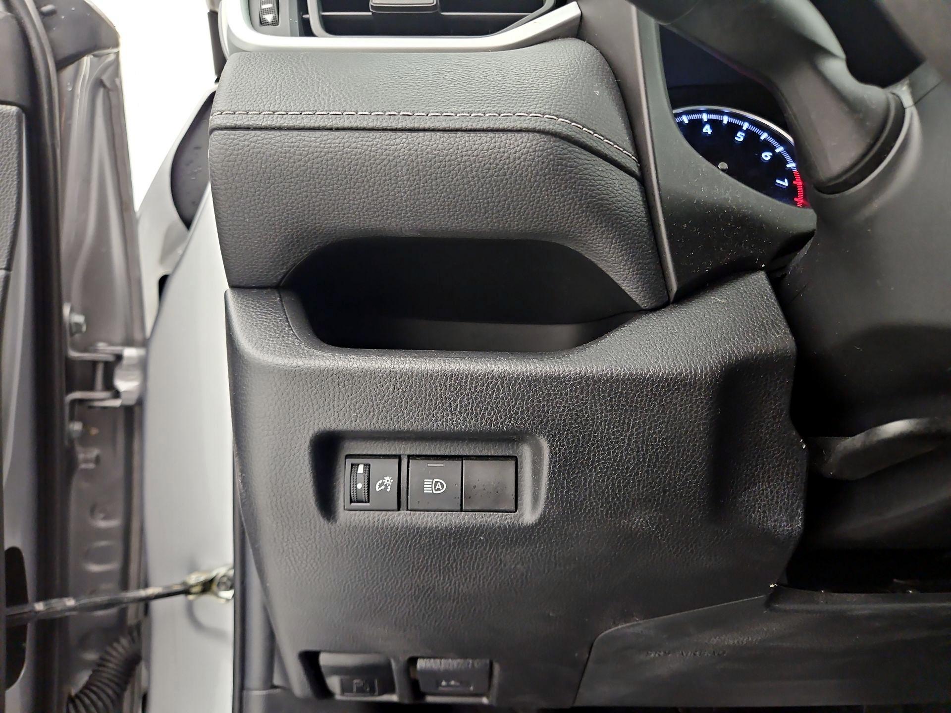 Thumbnail: 2022 Toyota RAV4 - 13