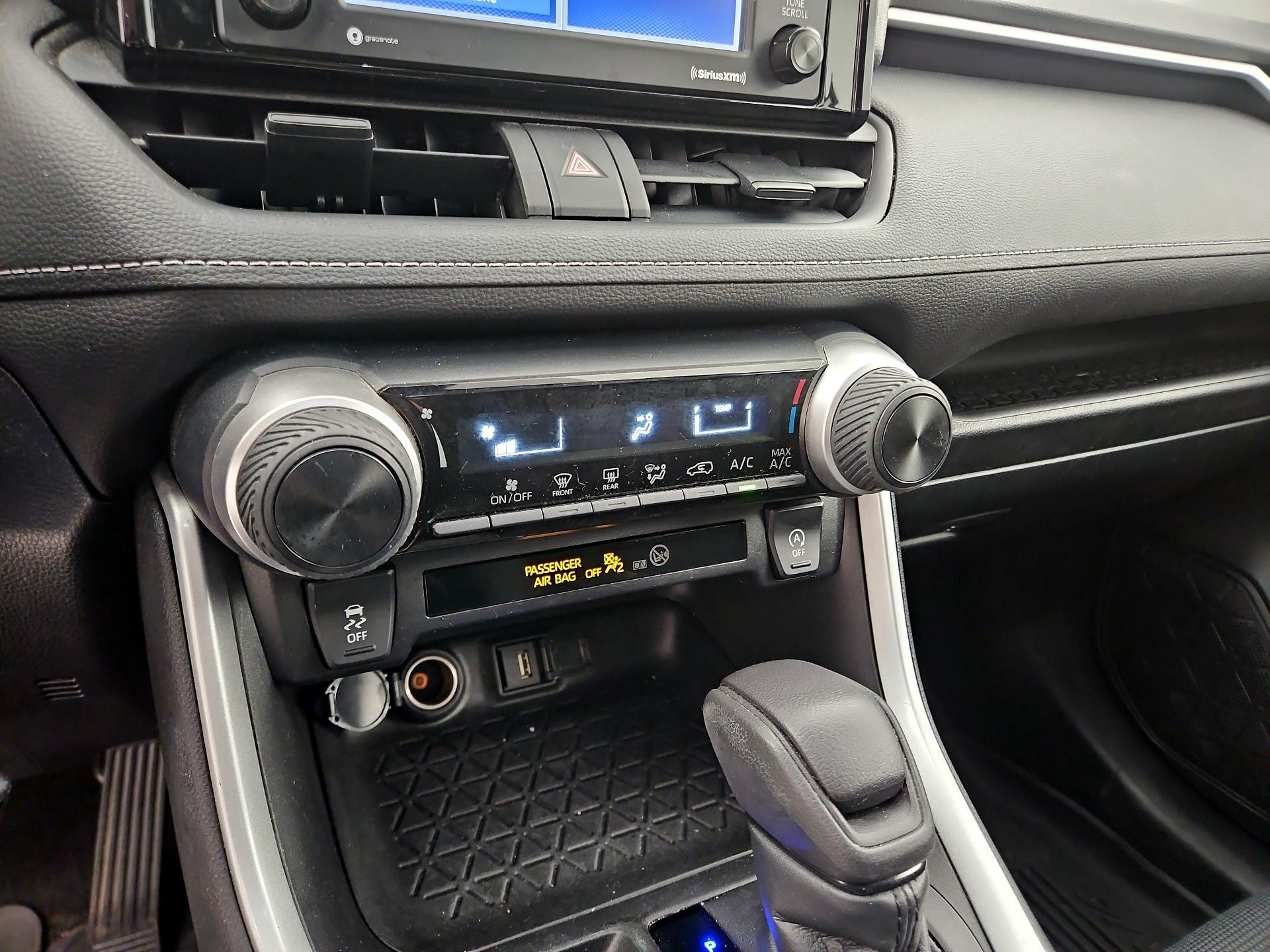 Thumbnail: 2022 Toyota RAV4 - 16