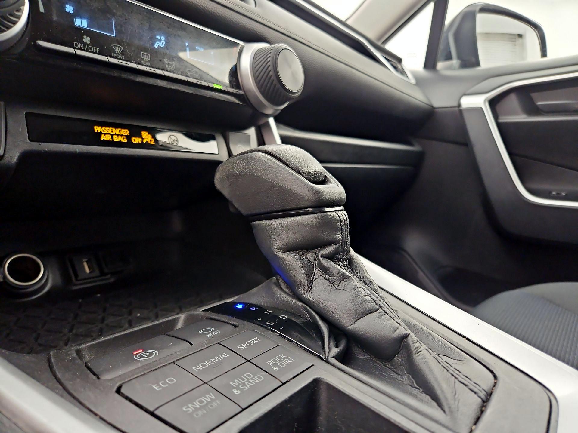 Thumbnail: 2022 Toyota RAV4 - 17