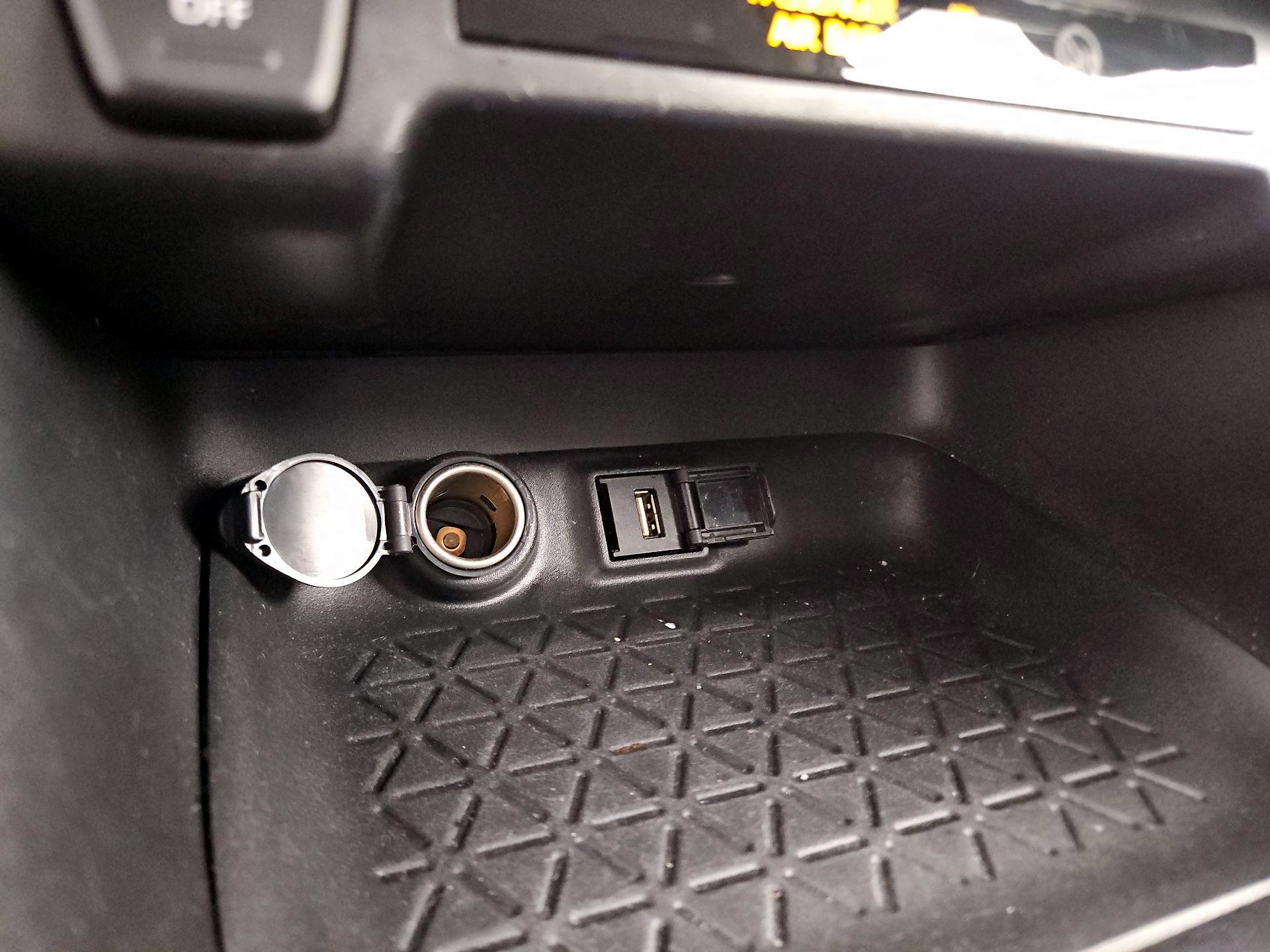 Thumbnail: 2022 Toyota RAV4 - 18