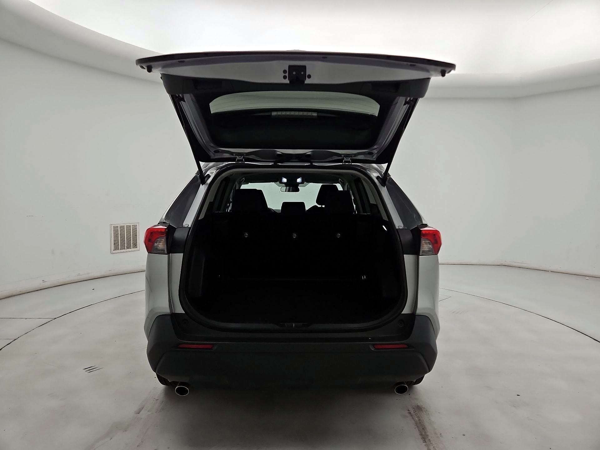 Thumbnail: 2022 Toyota RAV4 - 20