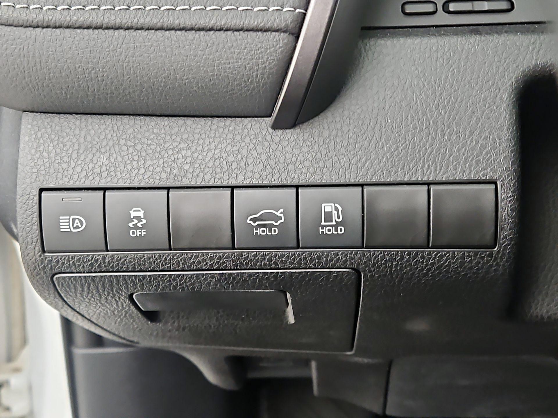 Thumbnail: 2022 Toyota Camry - 13