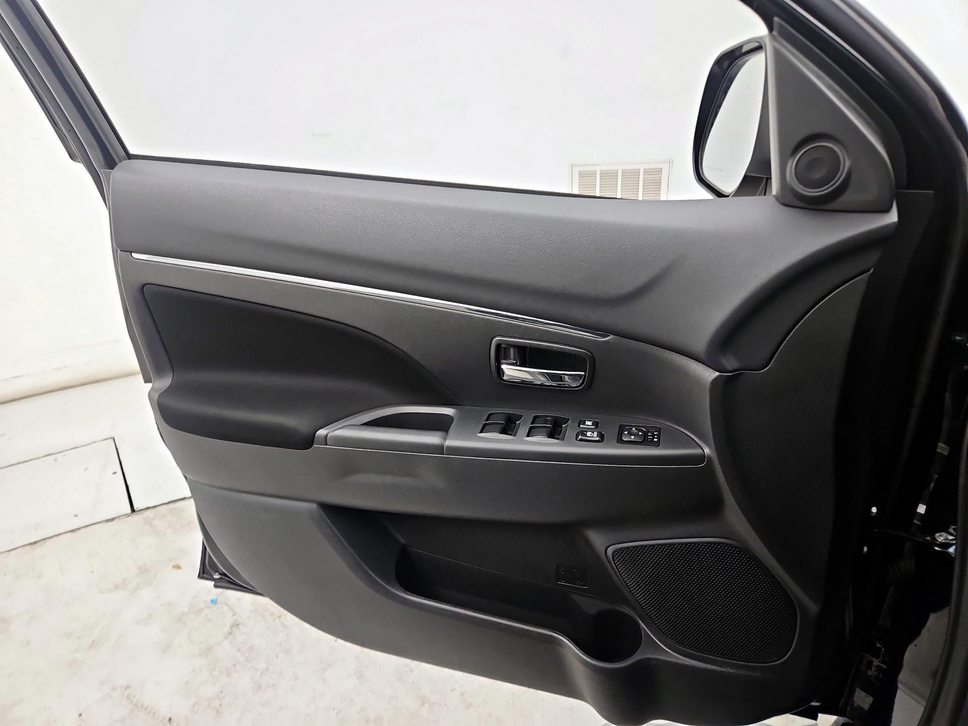 Thumbnail: 2024 Mitsubishi Outlander Sport - 12