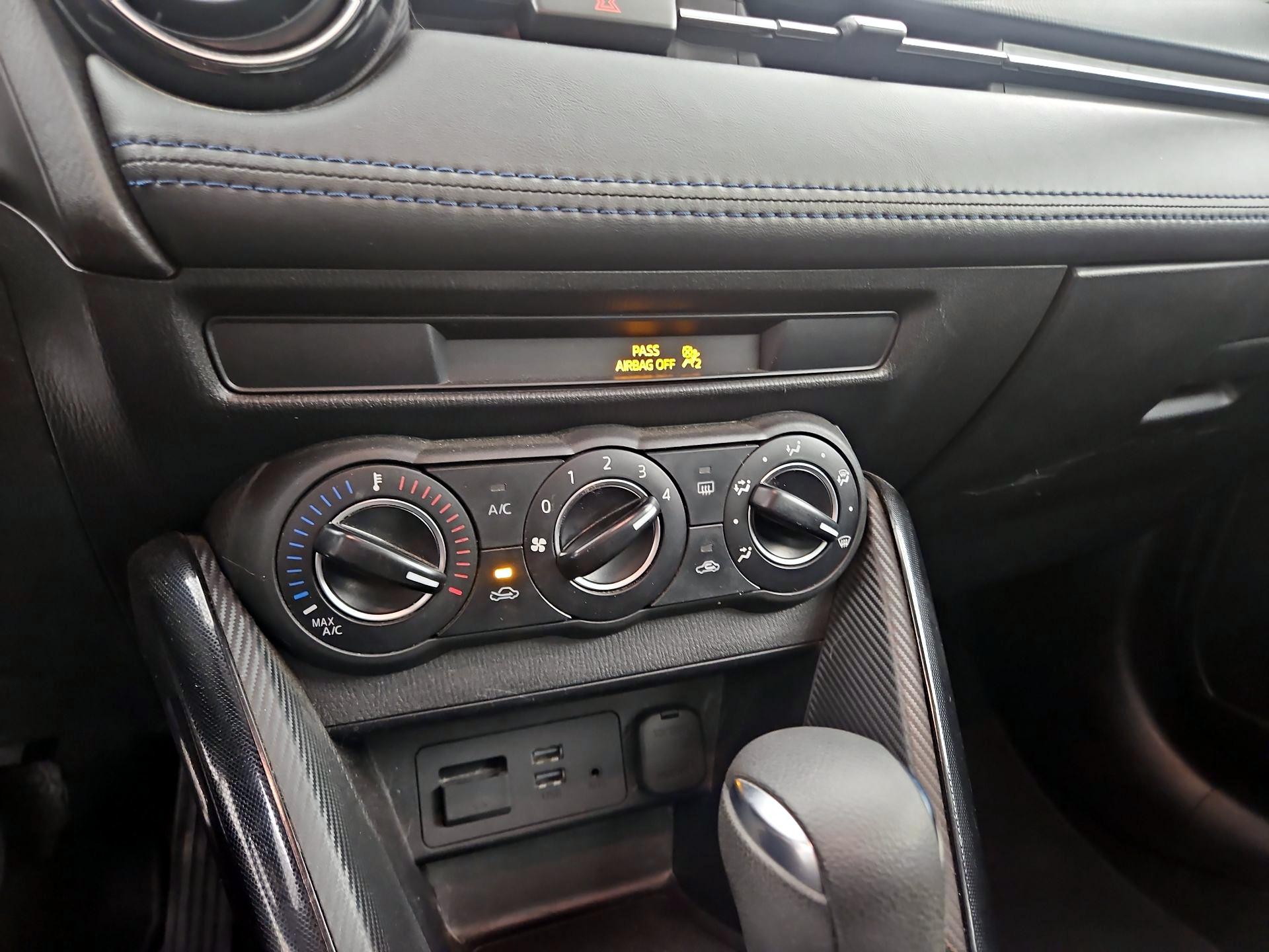 Thumbnail: 2018 Toyota Yaris iA - 16