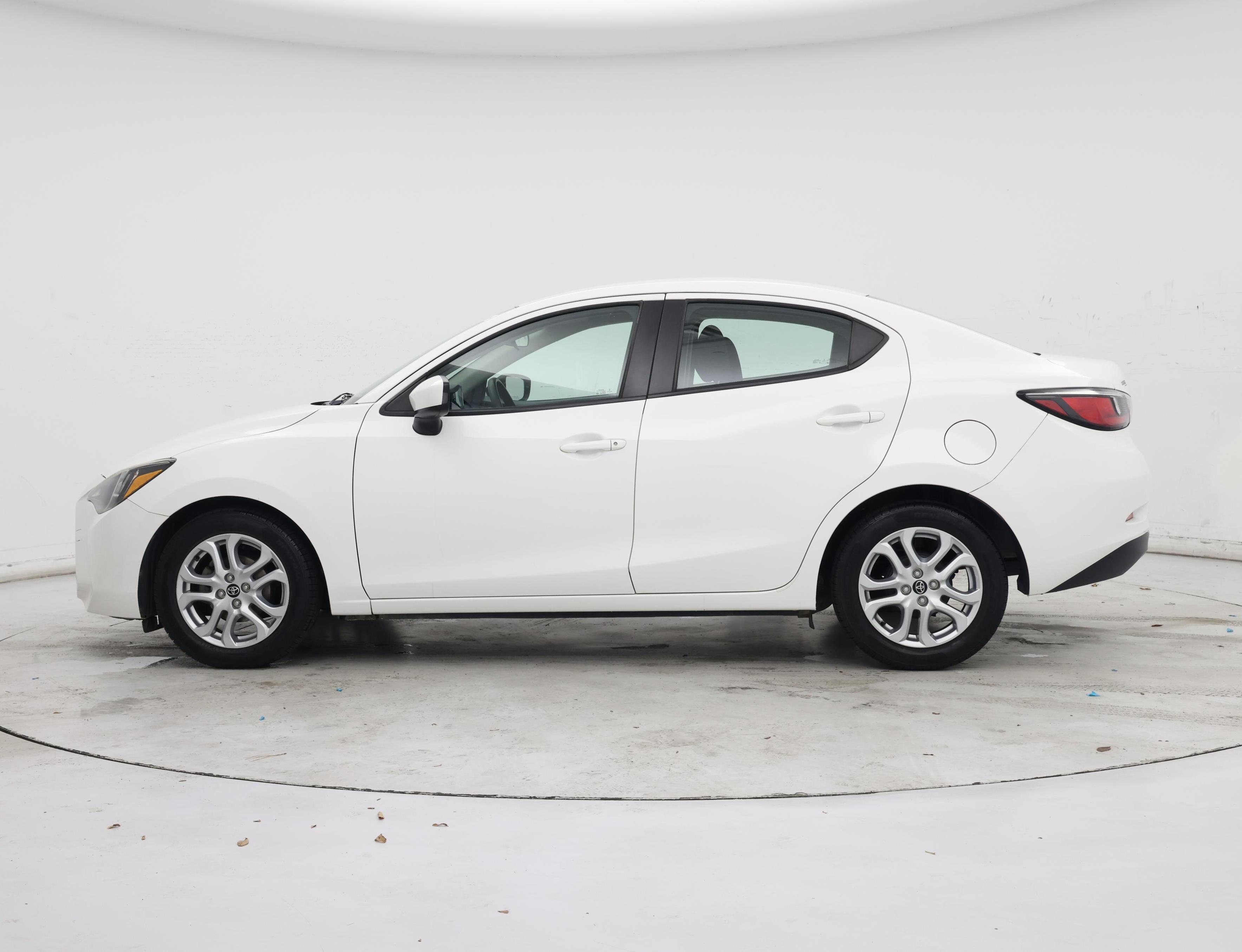 Thumbnail: 2018 Toyota Yaris iA - 3