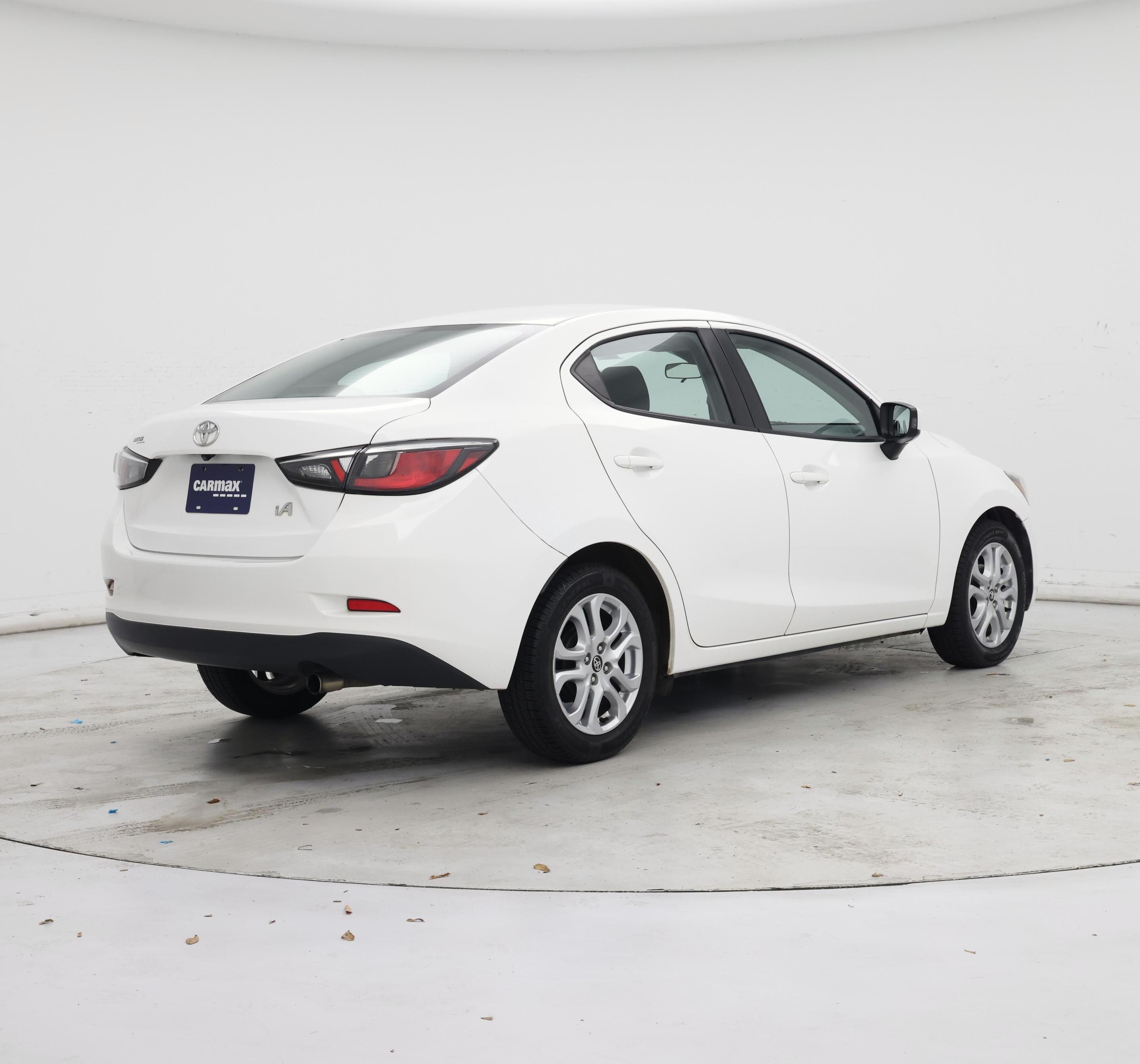 Thumbnail: 2018 Toyota Yaris iA - 8