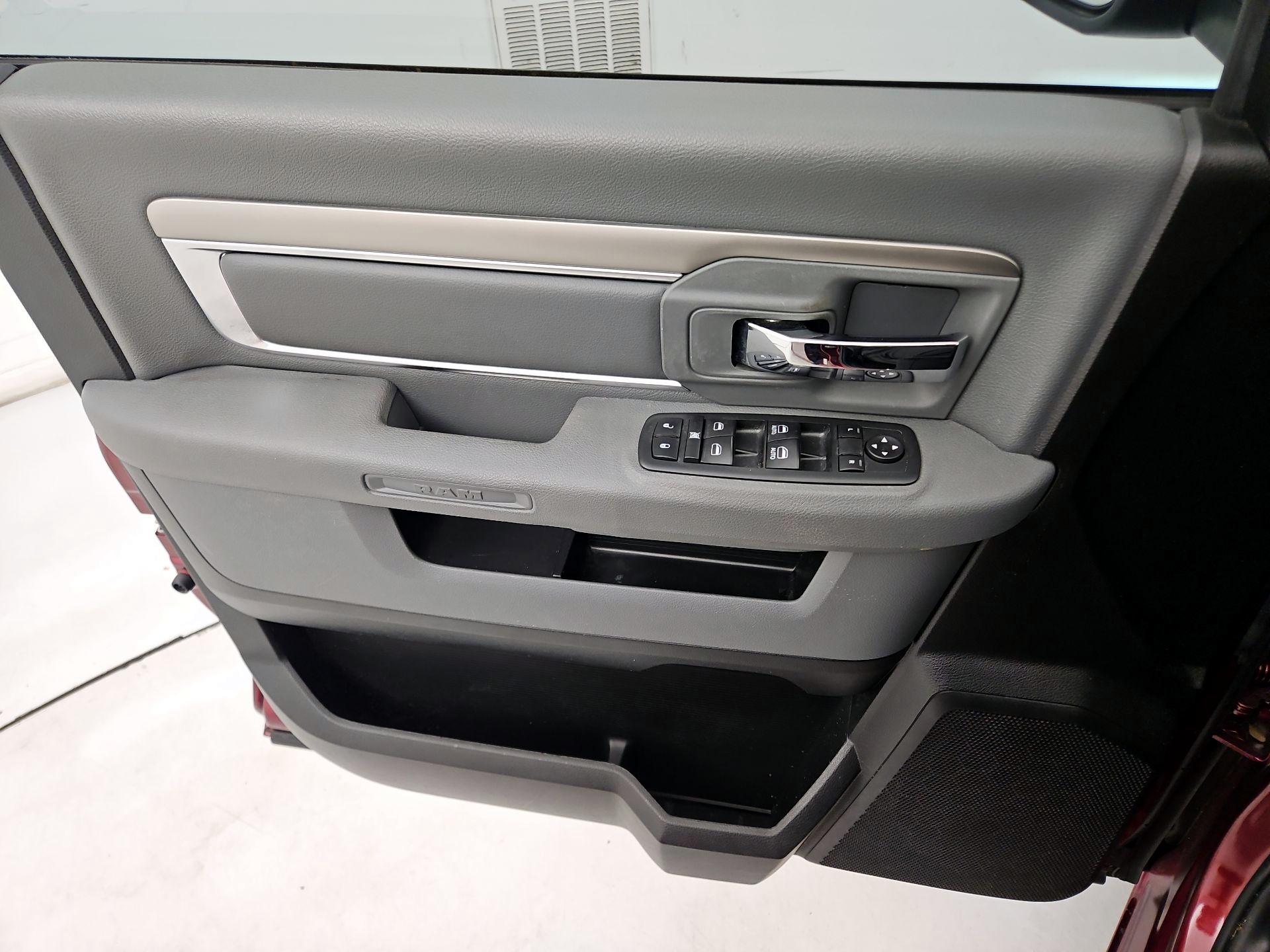 Thumbnail: 2019 RAM 1500 Classic - 12