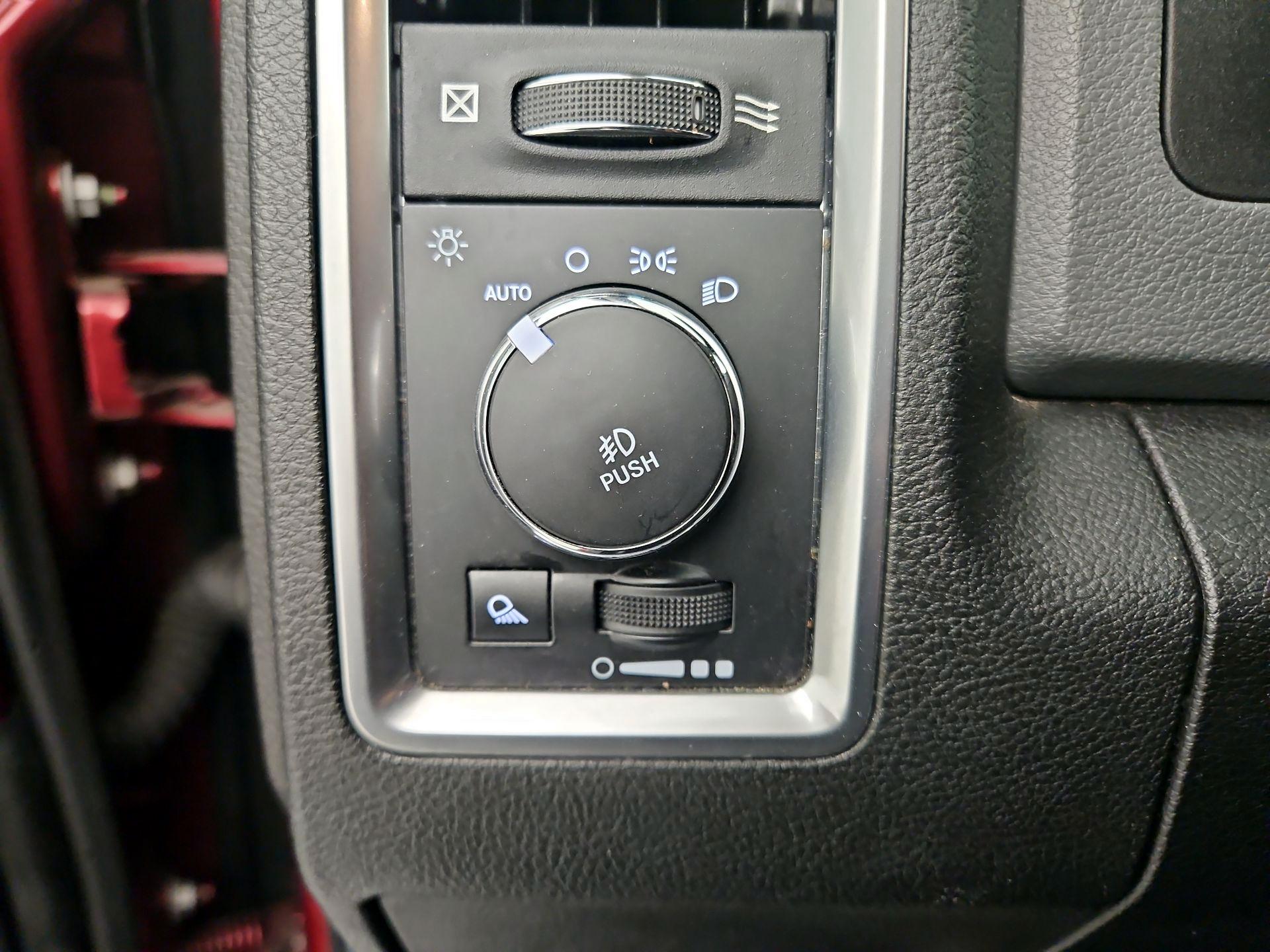 Thumbnail: 2019 RAM 1500 Classic - 13