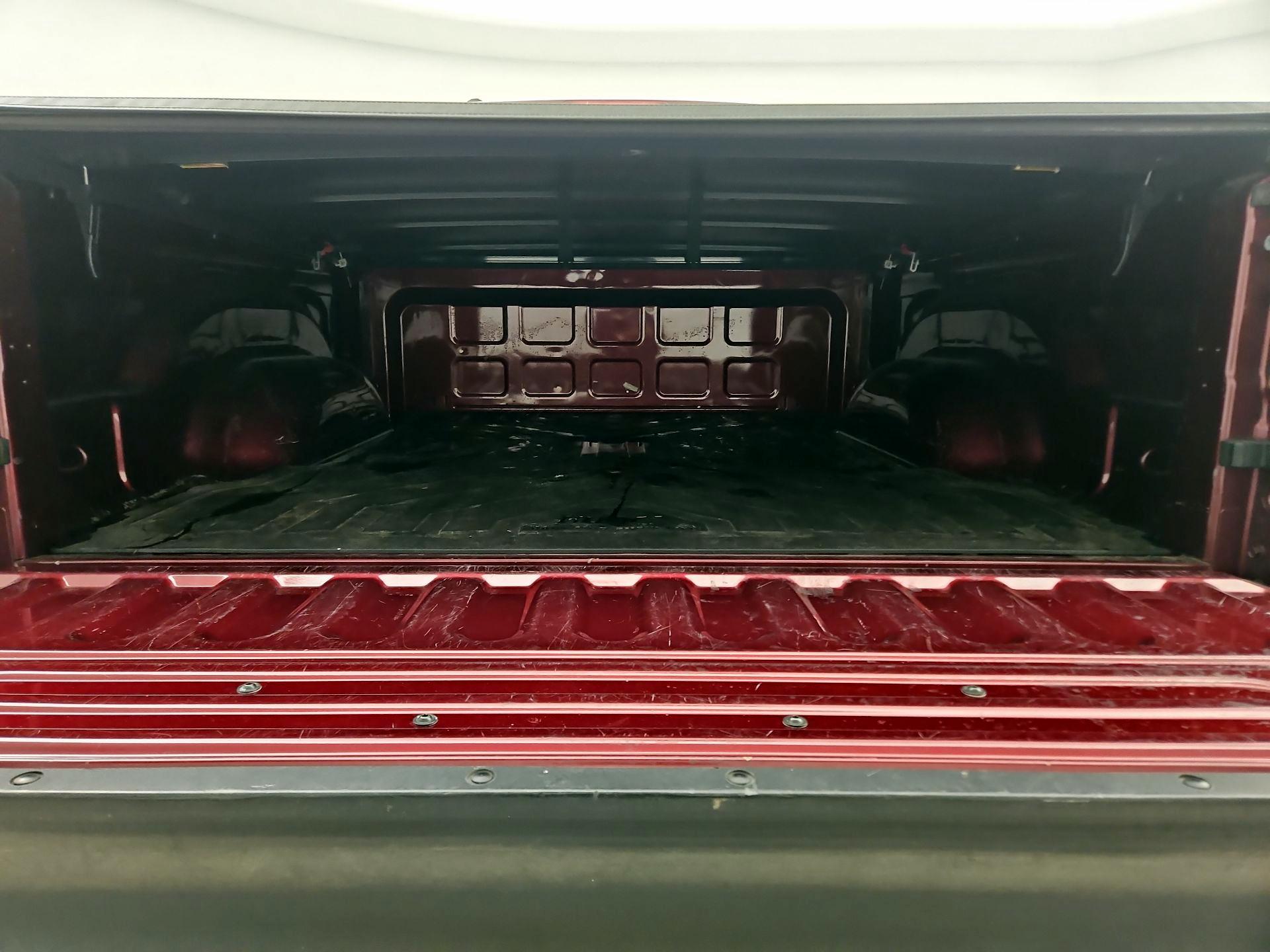 Thumbnail: 2019 RAM 1500 Classic - 19