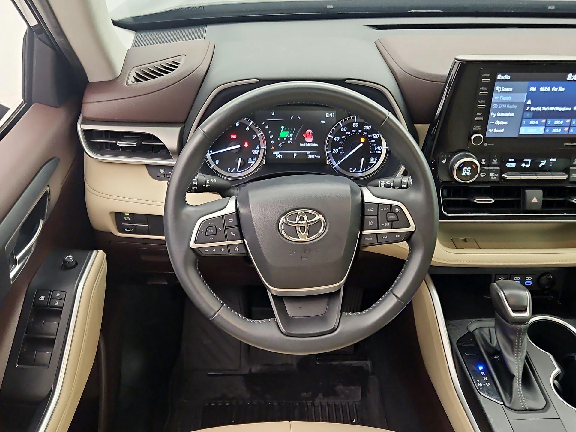 Thumbnail: 2022 Toyota Highlander - 10