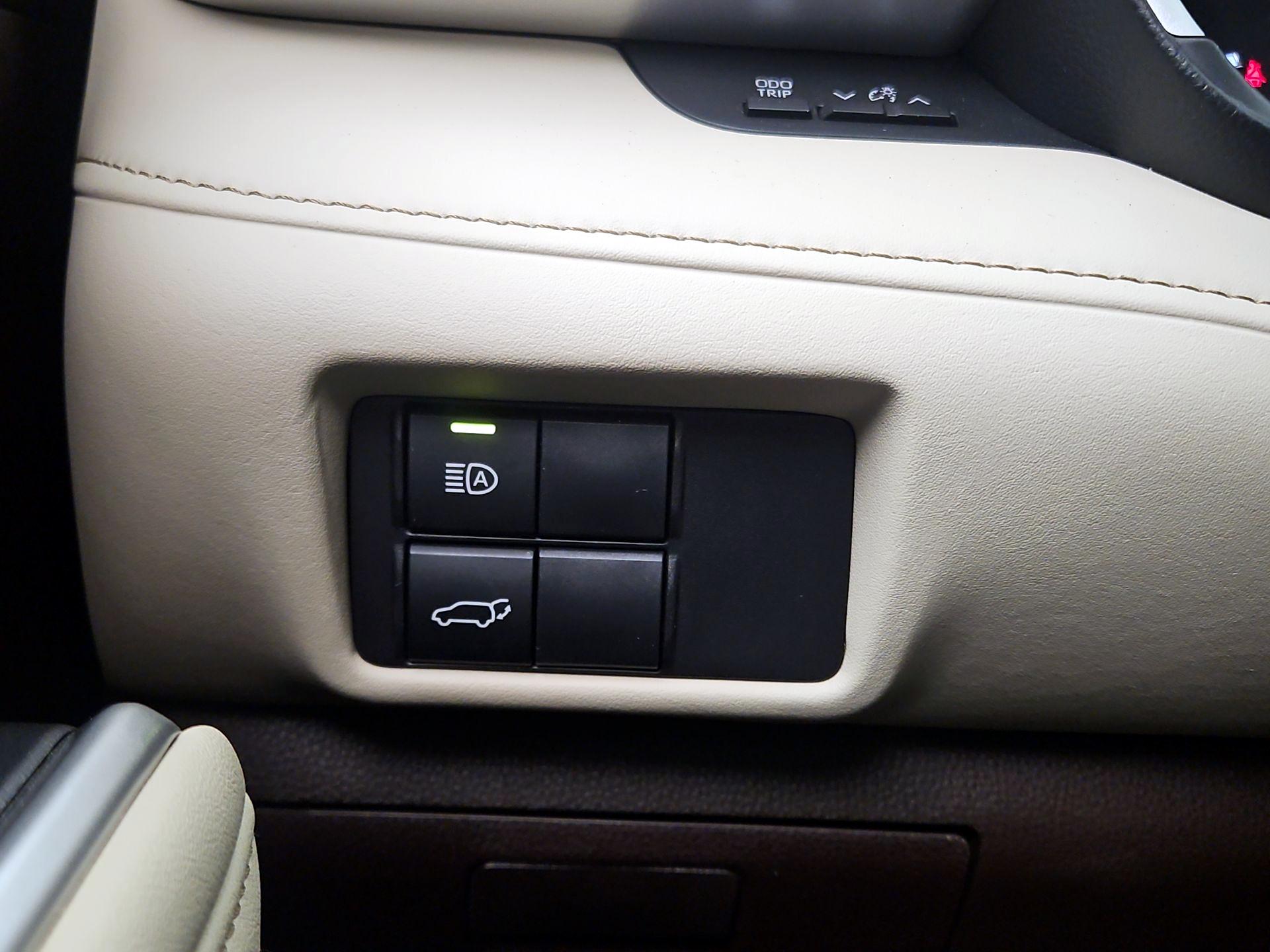 Thumbnail: 2022 Toyota Highlander - 13