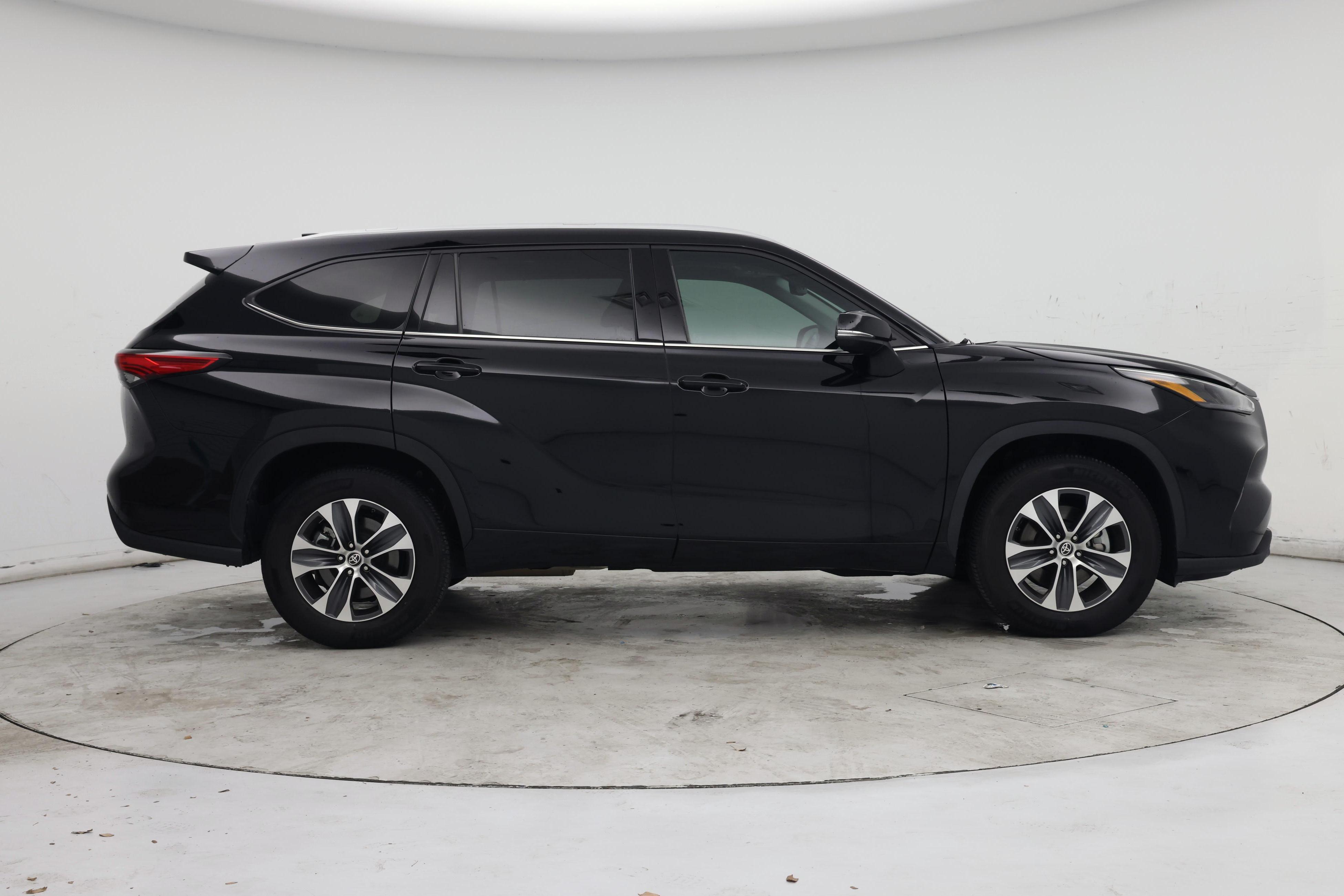 Thumbnail: 2022 Toyota Highlander - 7