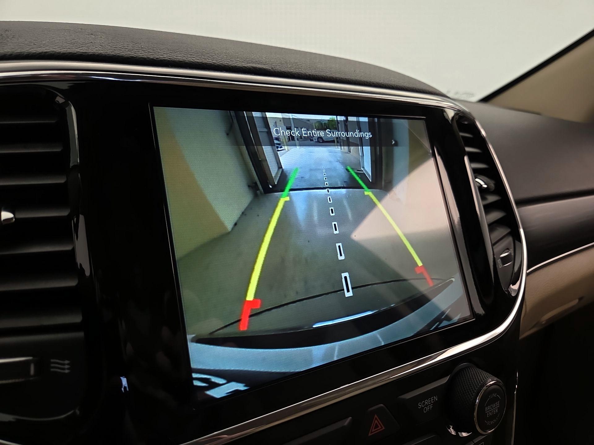 Thumbnail: 2020 Jeep Grand Cherokee - 14