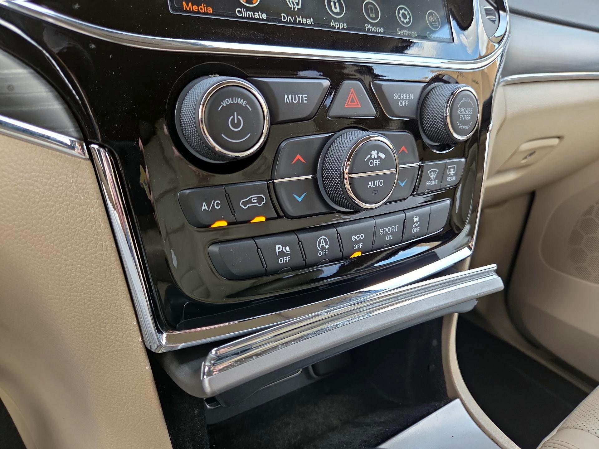 Thumbnail: 2020 Jeep Grand Cherokee - 16