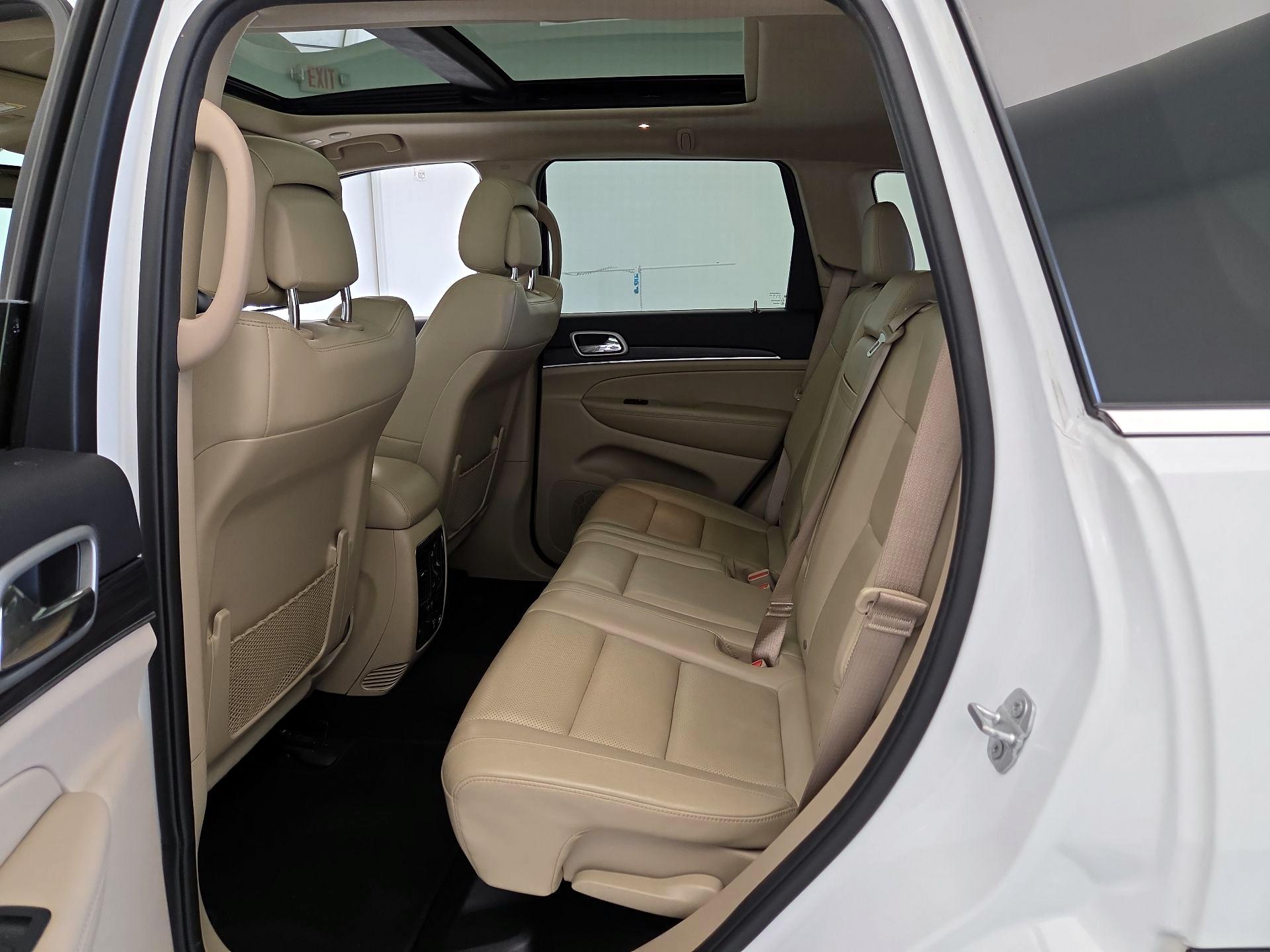 Thumbnail: 2020 Jeep Grand Cherokee - 20