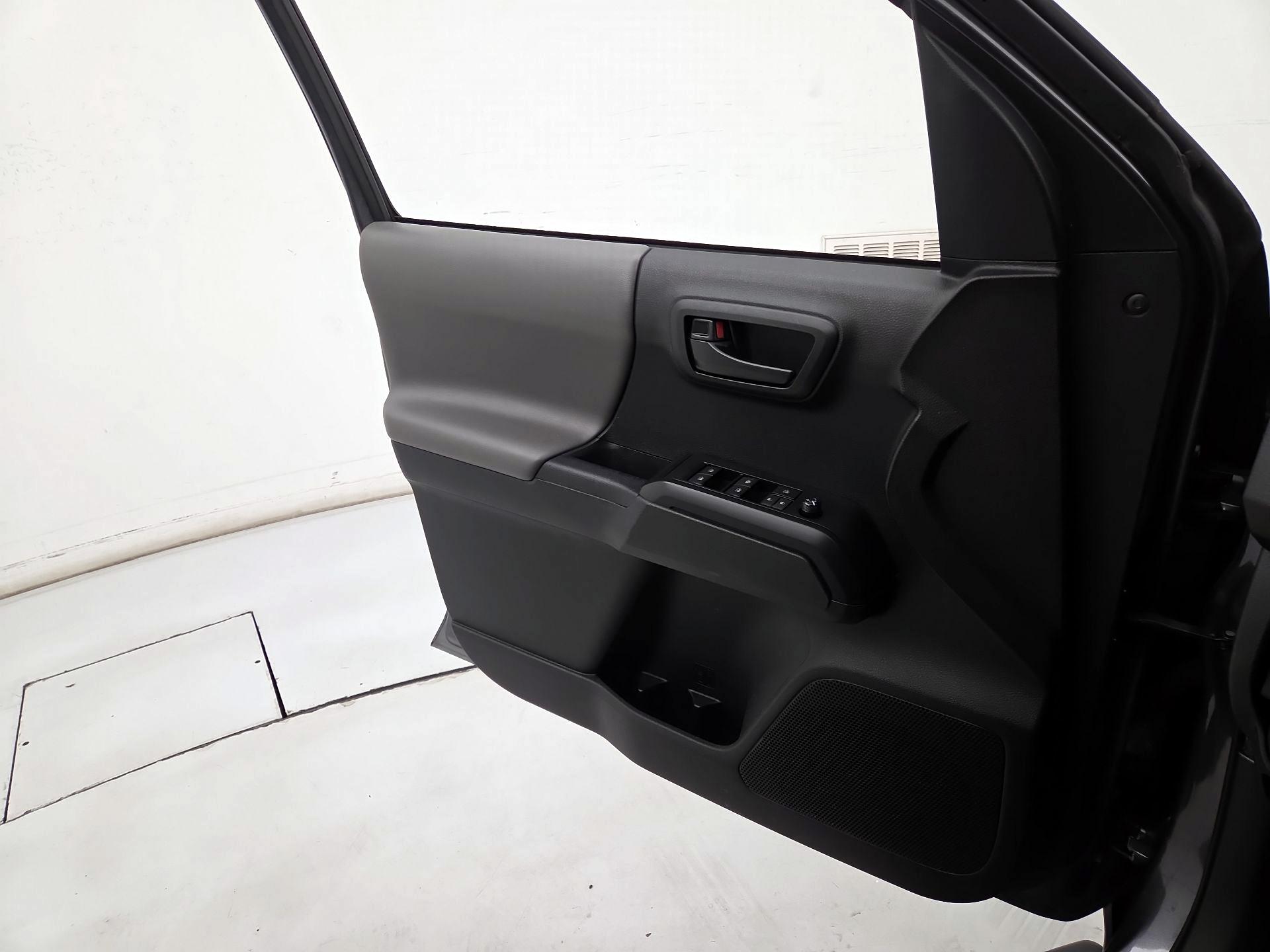 Thumbnail: 2022 Toyota Tacoma - 12