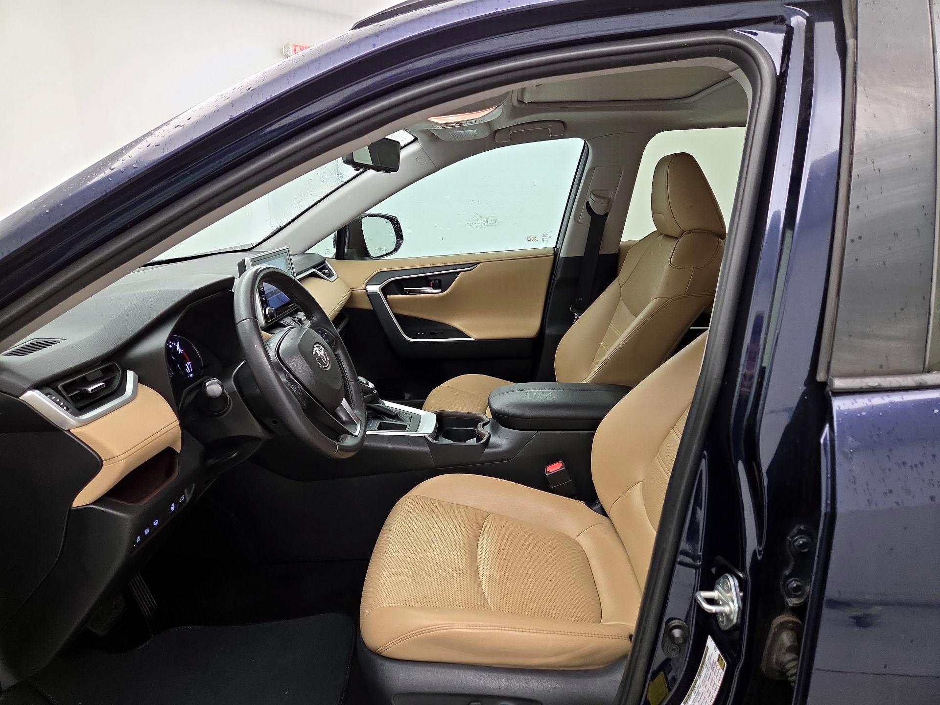 Thumbnail: 2019 Toyota RAV4 - 11