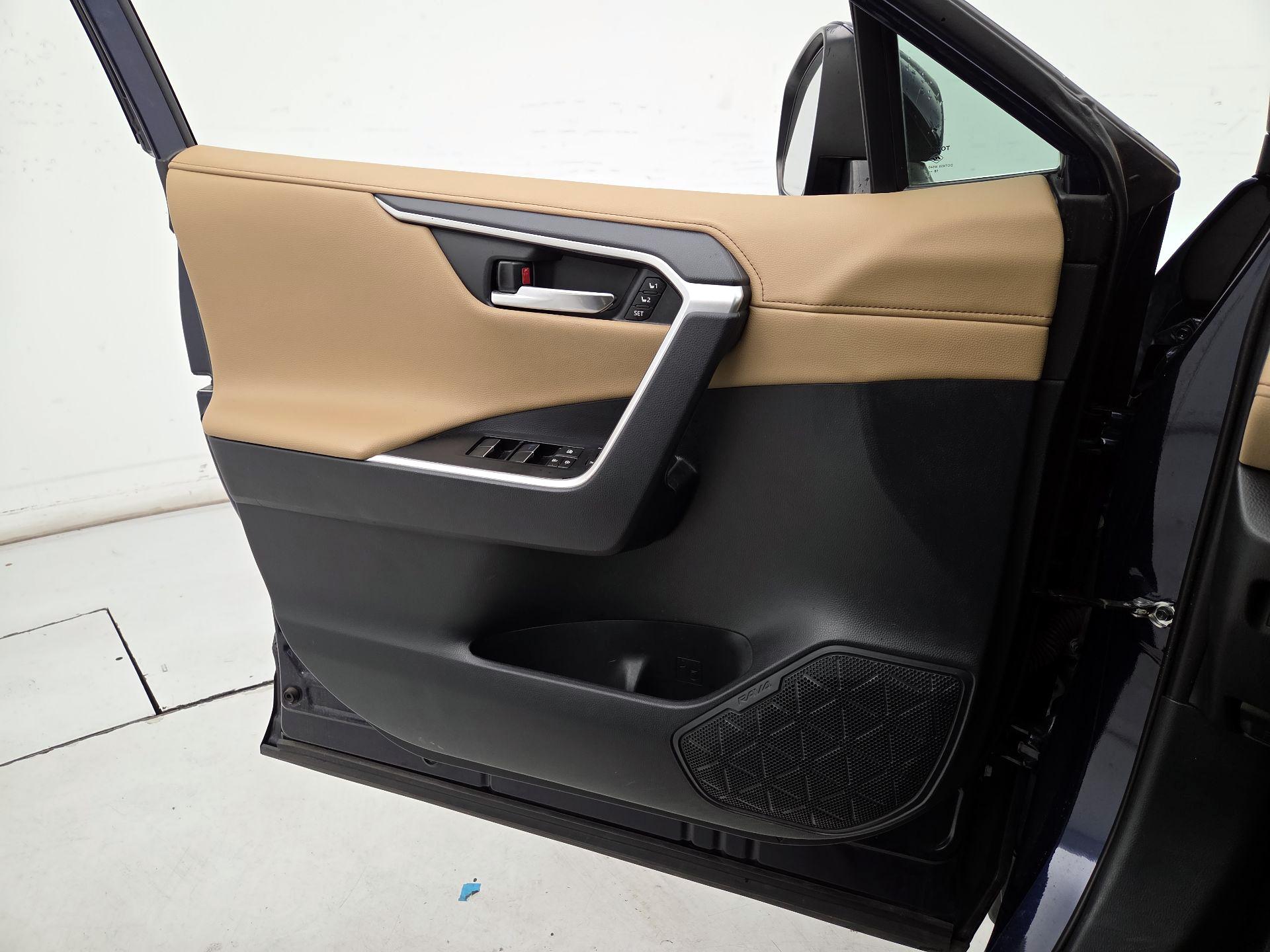 Thumbnail: 2019 Toyota RAV4 - 12