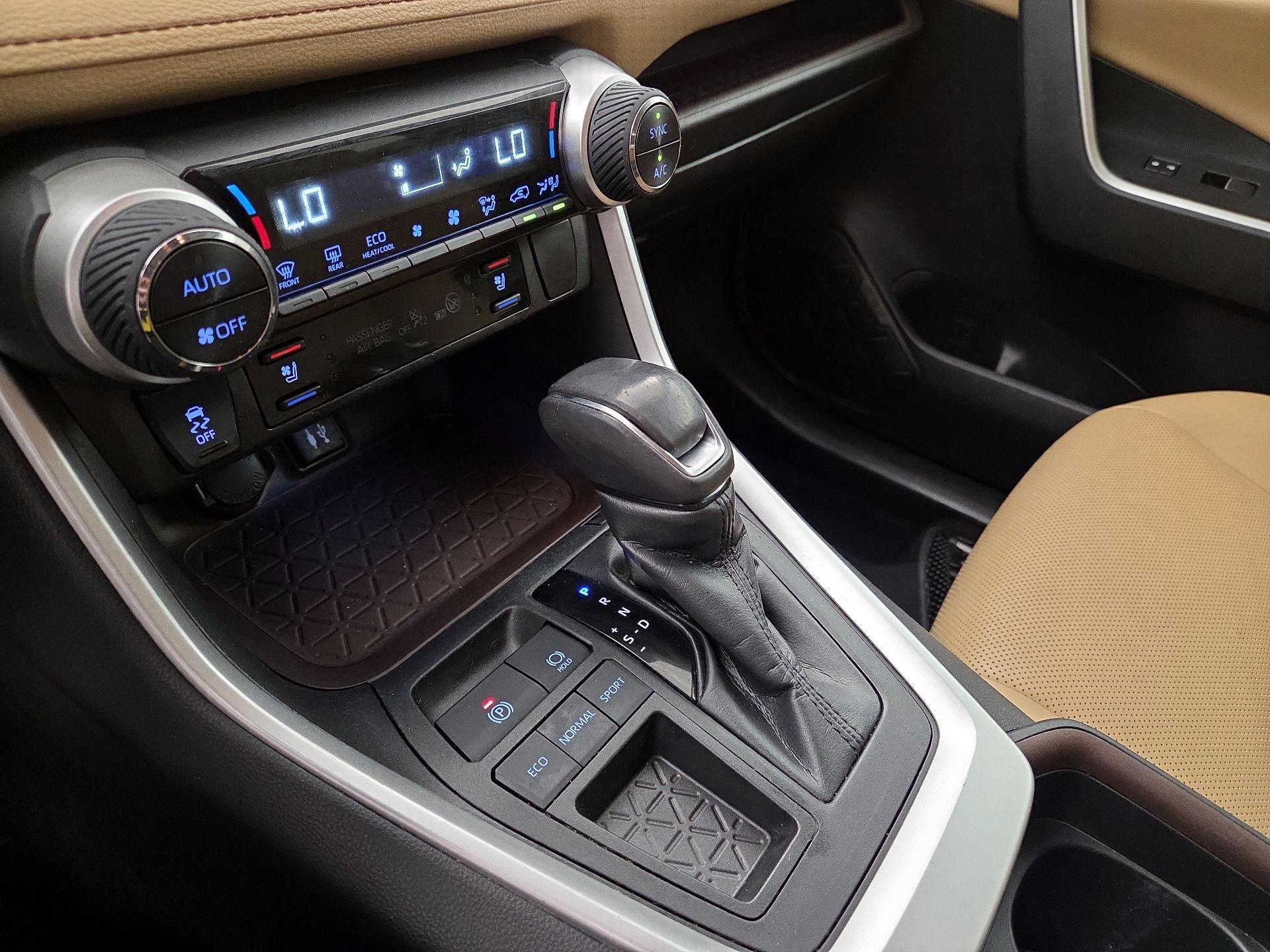 Thumbnail: 2019 Toyota RAV4 - 18