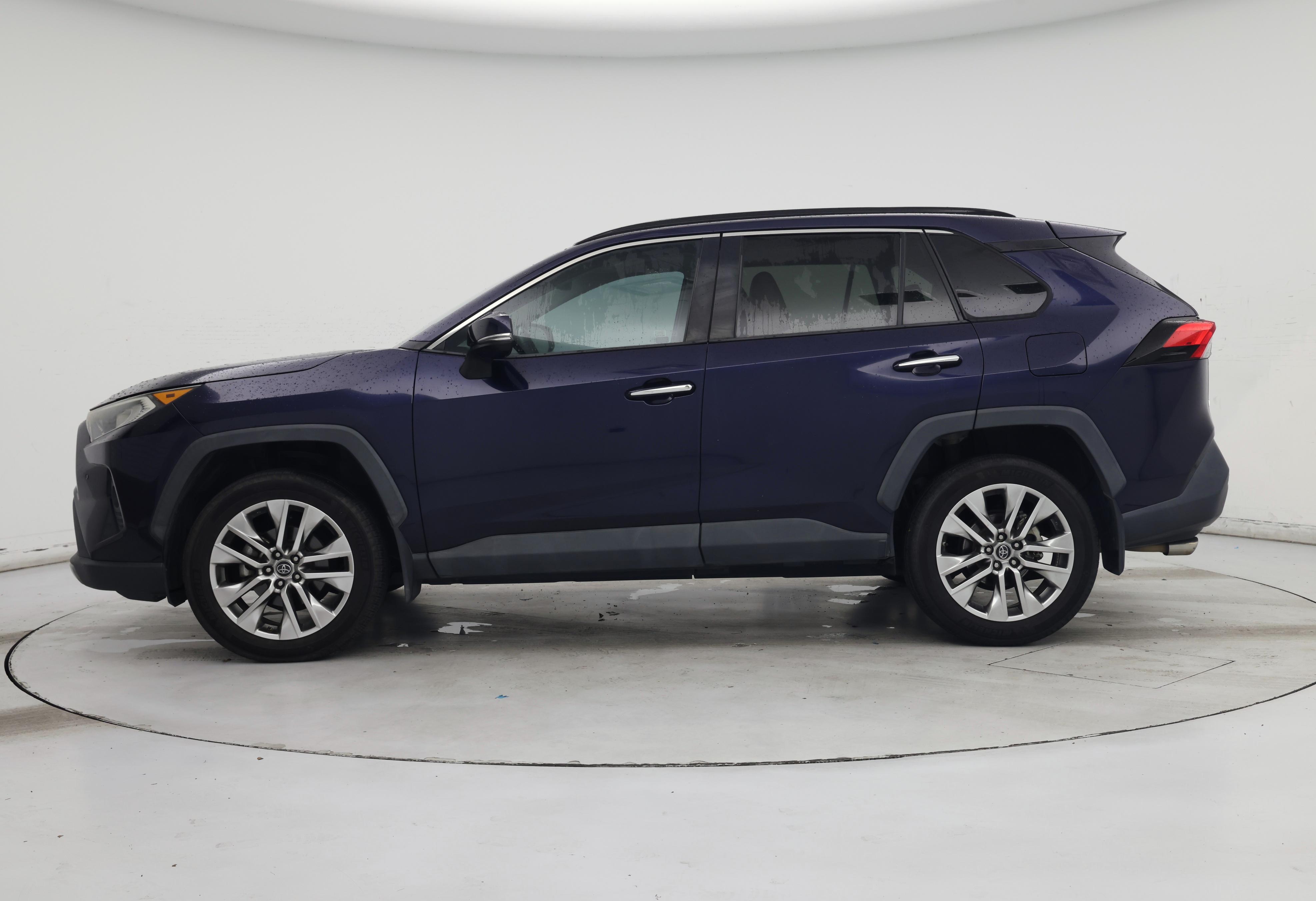 Thumbnail: 2019 Toyota RAV4 - 3
