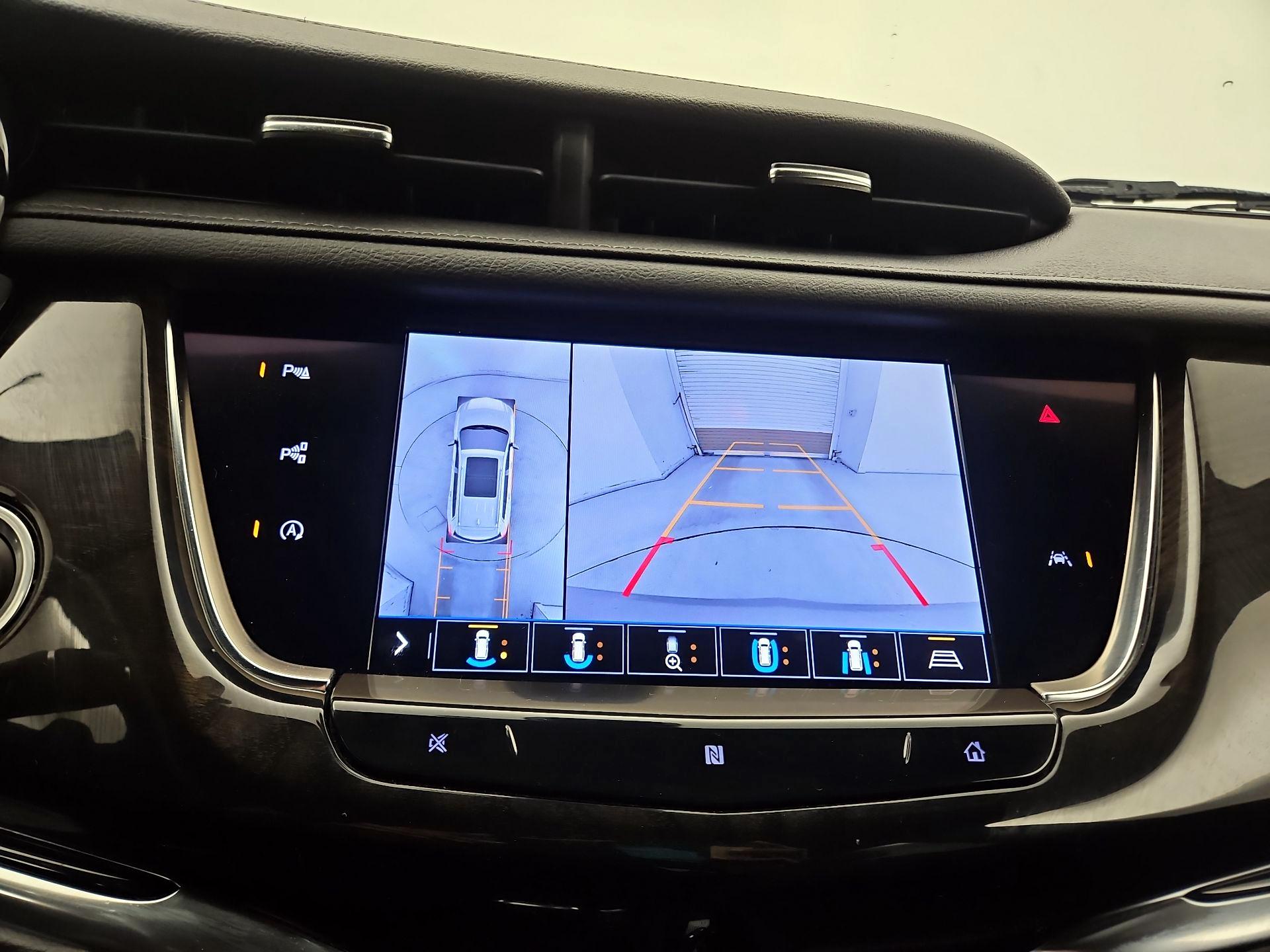 Thumbnail: 2020 Cadillac XT6 - 15