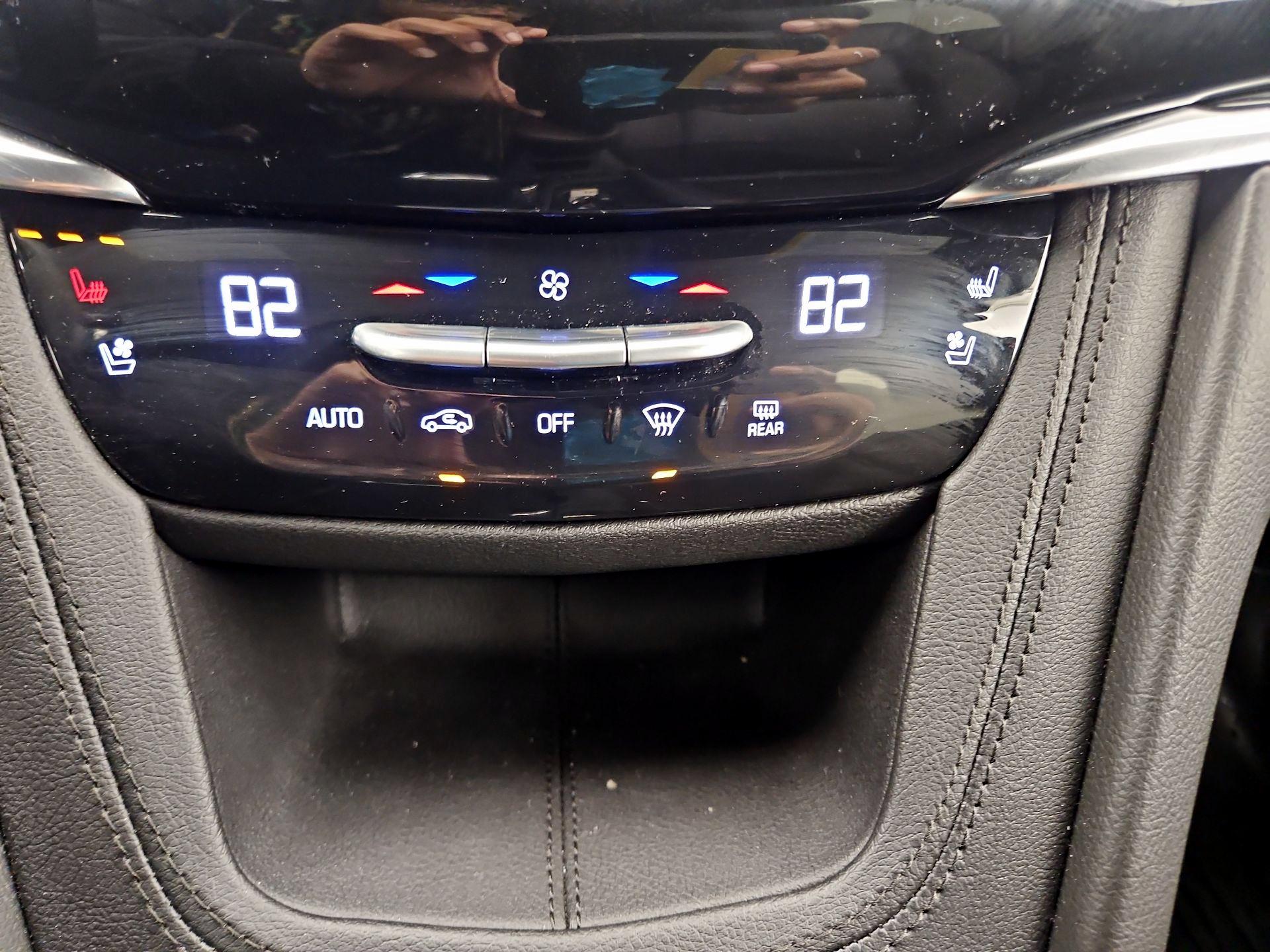 Thumbnail: 2020 Cadillac XT6 - 17