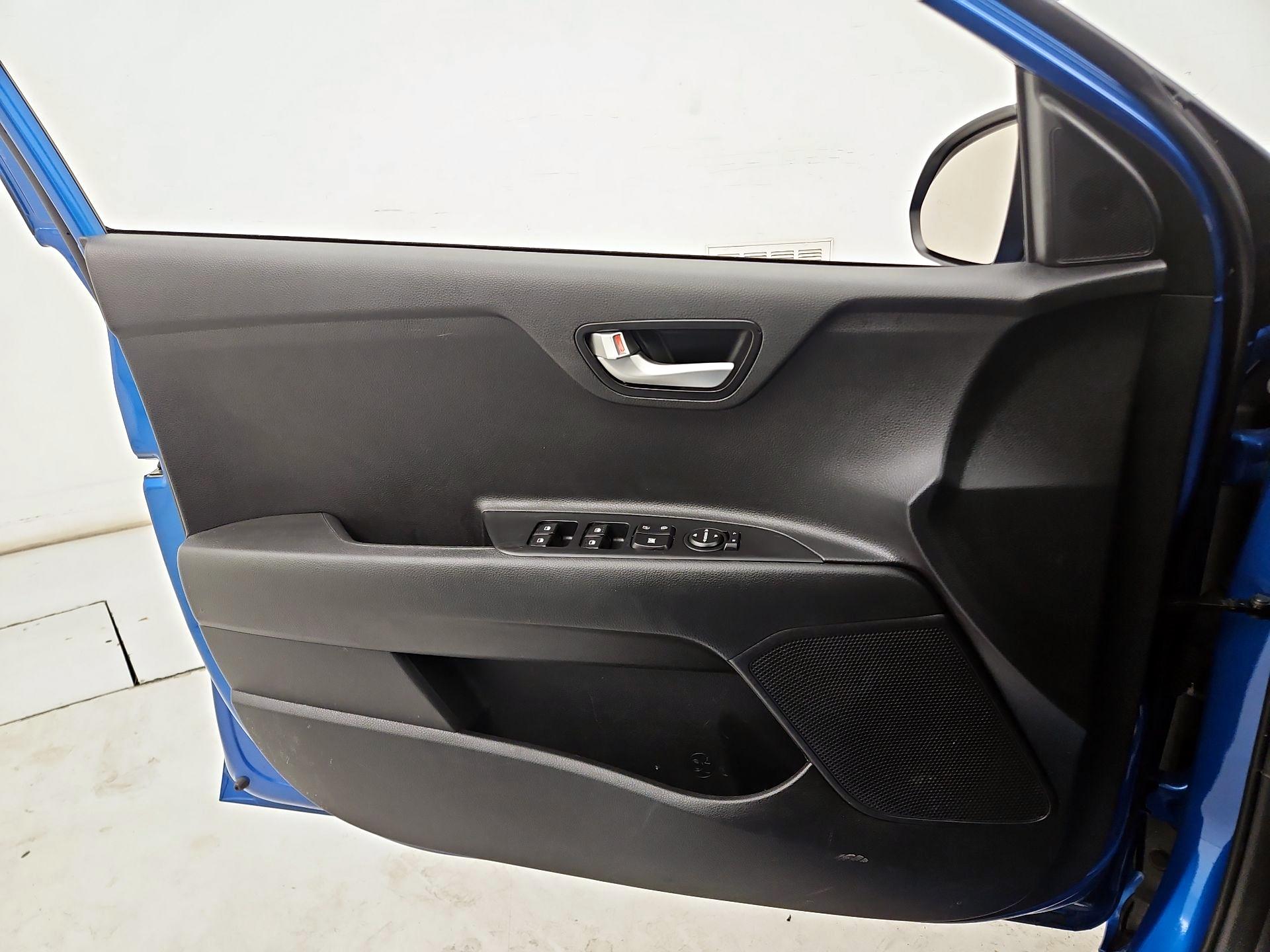 Thumbnail: 2023 Kia Rio - 12