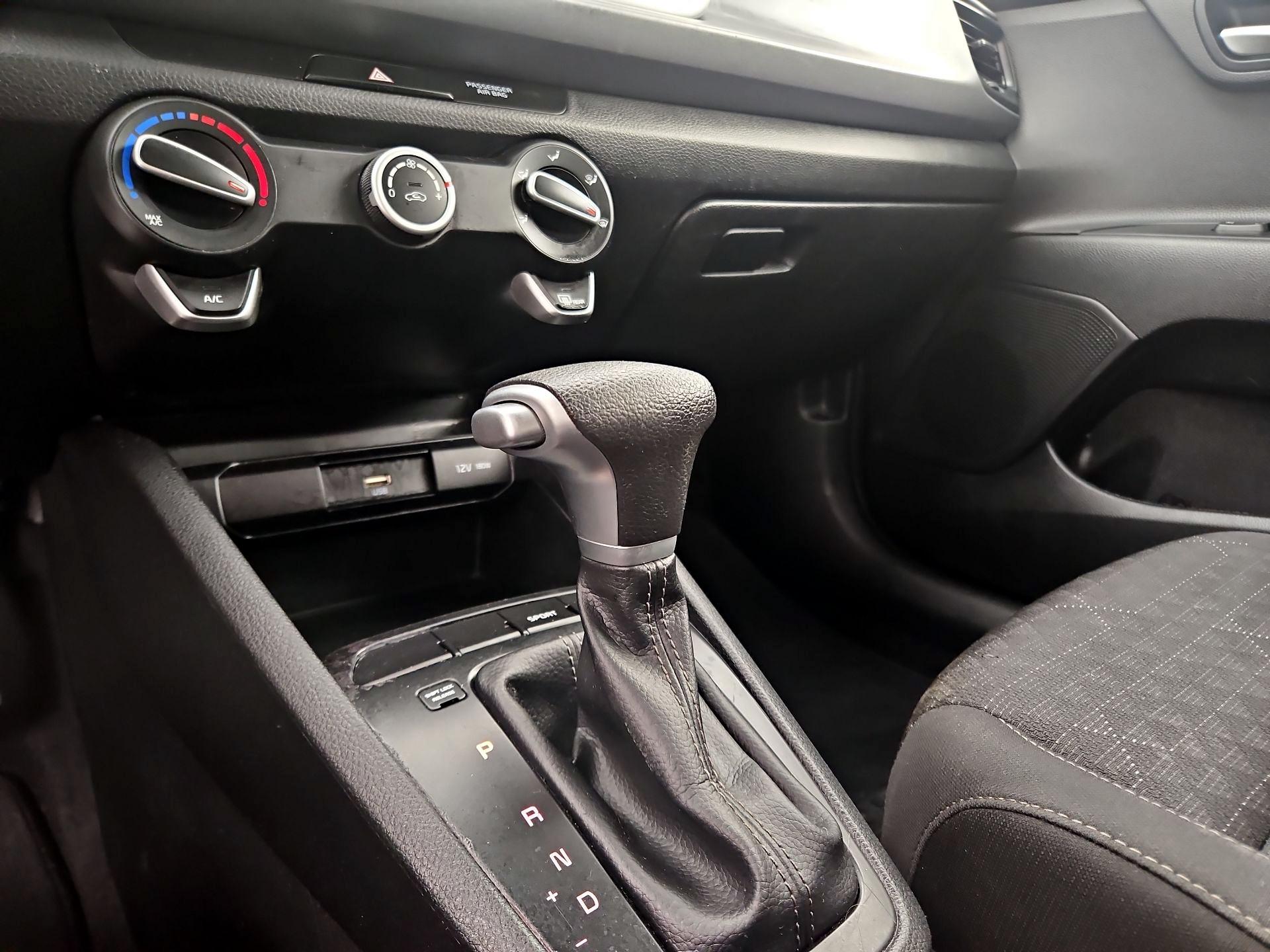 Thumbnail: 2023 Kia Rio - 17