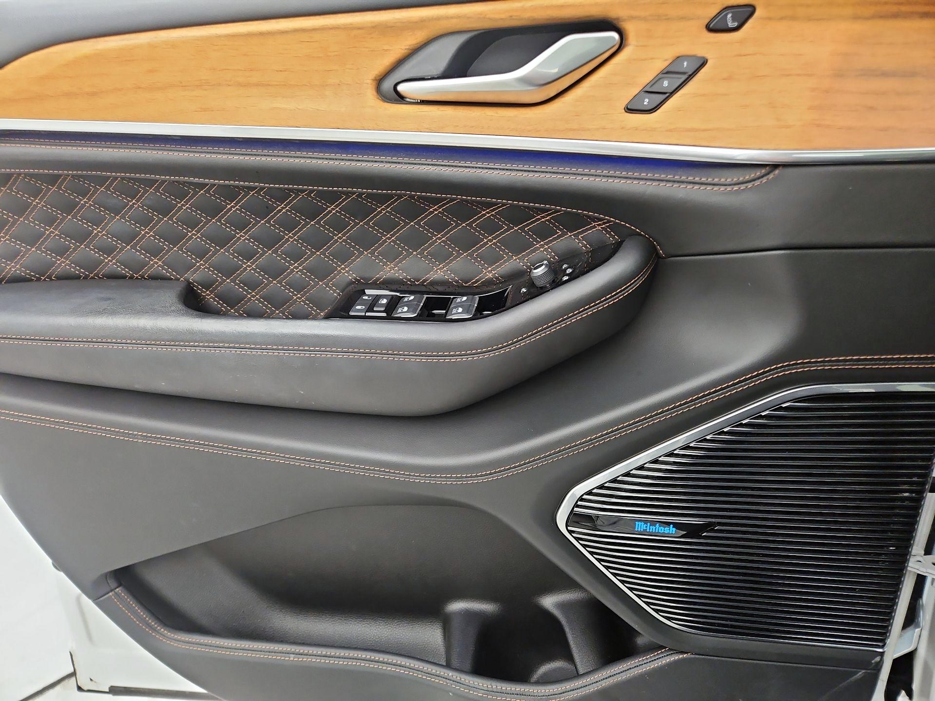 Thumbnail: 2022 Jeep Grand Cherokee - 12