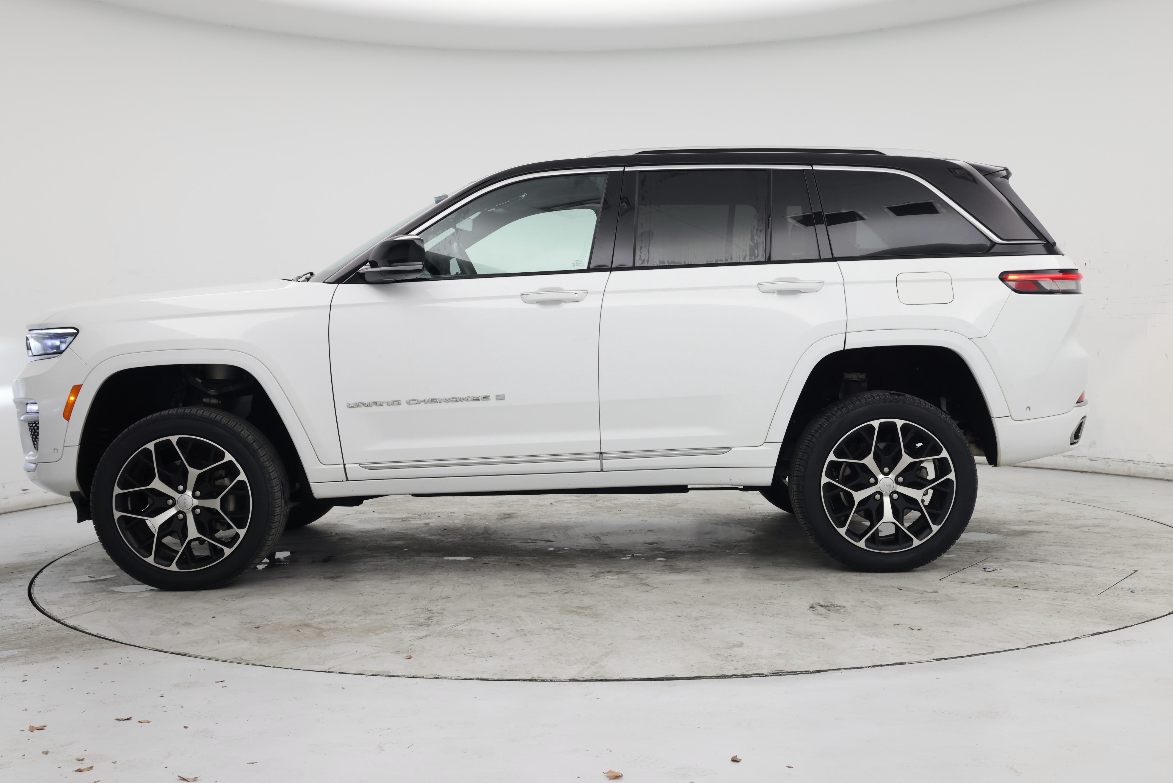 Thumbnail: 2022 Jeep Grand Cherokee - 3