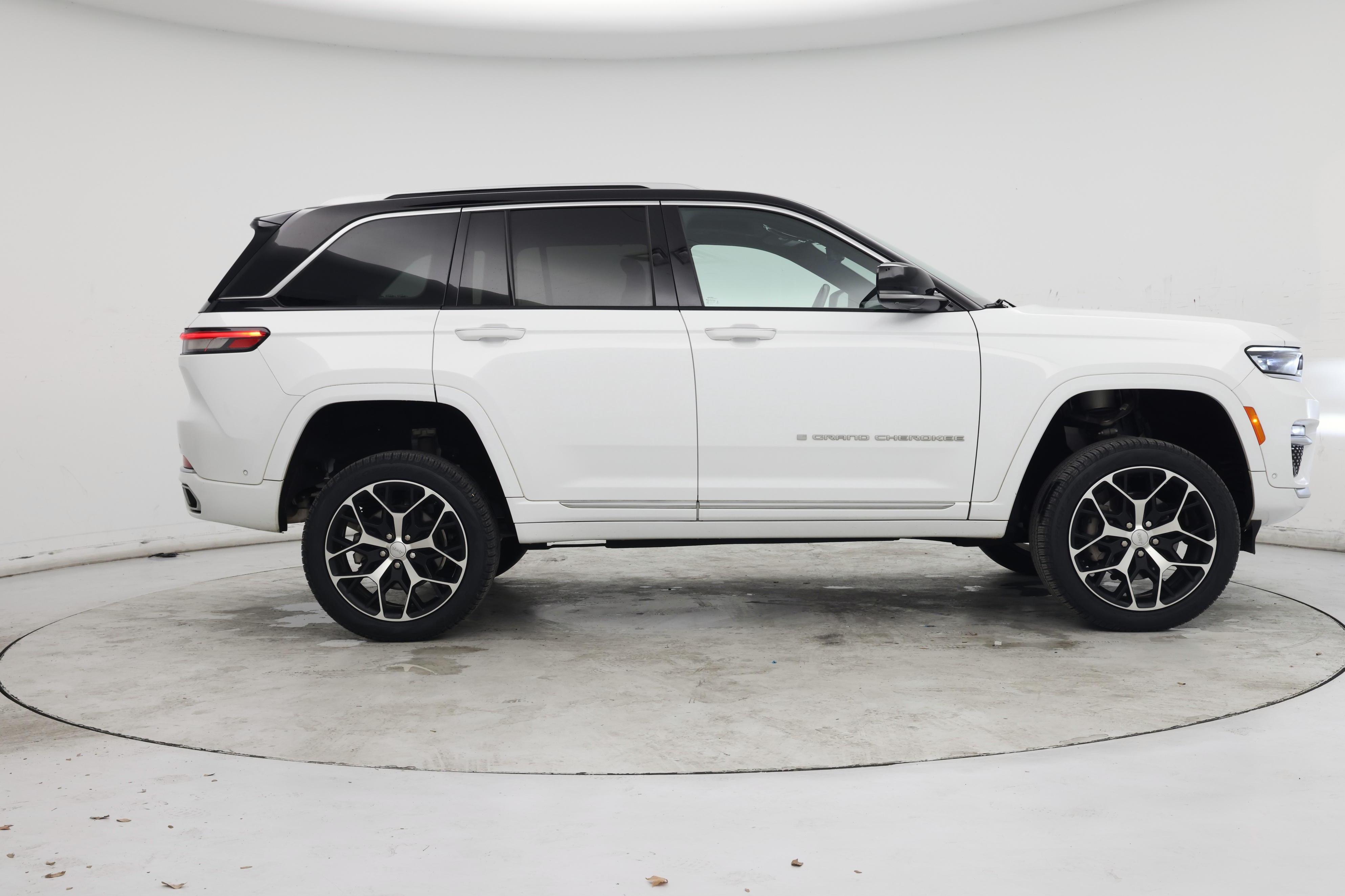 Thumbnail: 2022 Jeep Grand Cherokee - 7