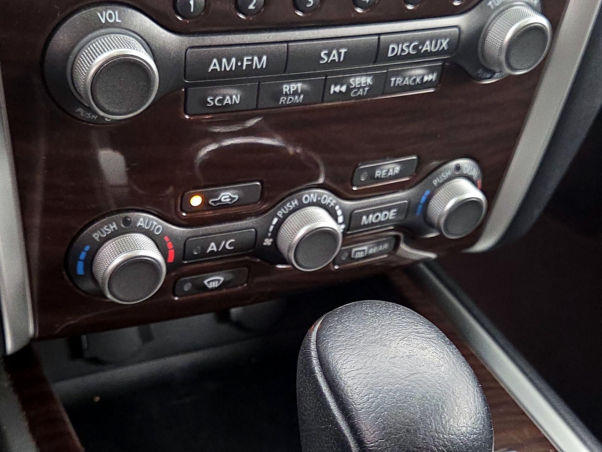 Thumbnail: 2015 Nissan Pathfinder - 17