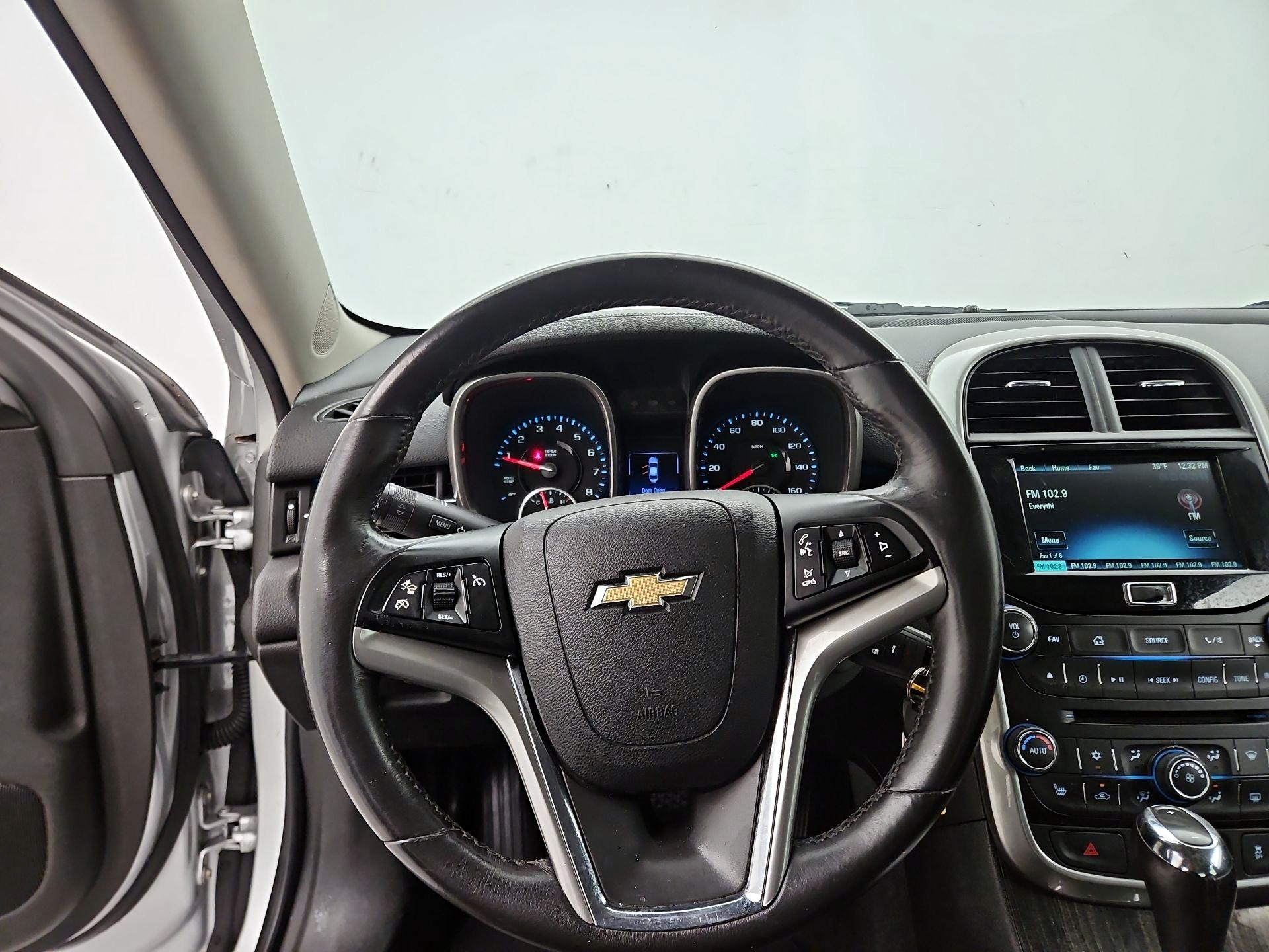 Thumbnail: 2016 Chevrolet Malibu - 10