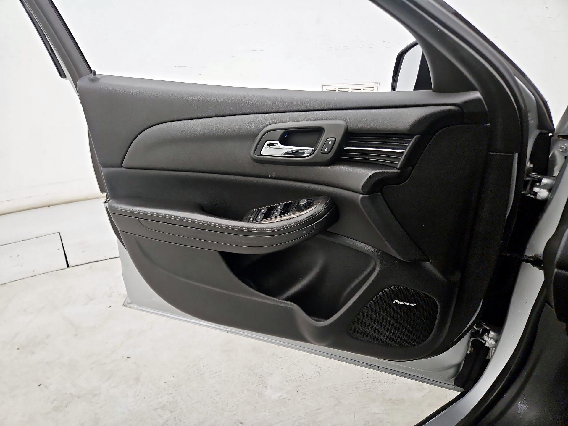 Thumbnail: 2016 Chevrolet Malibu - 12