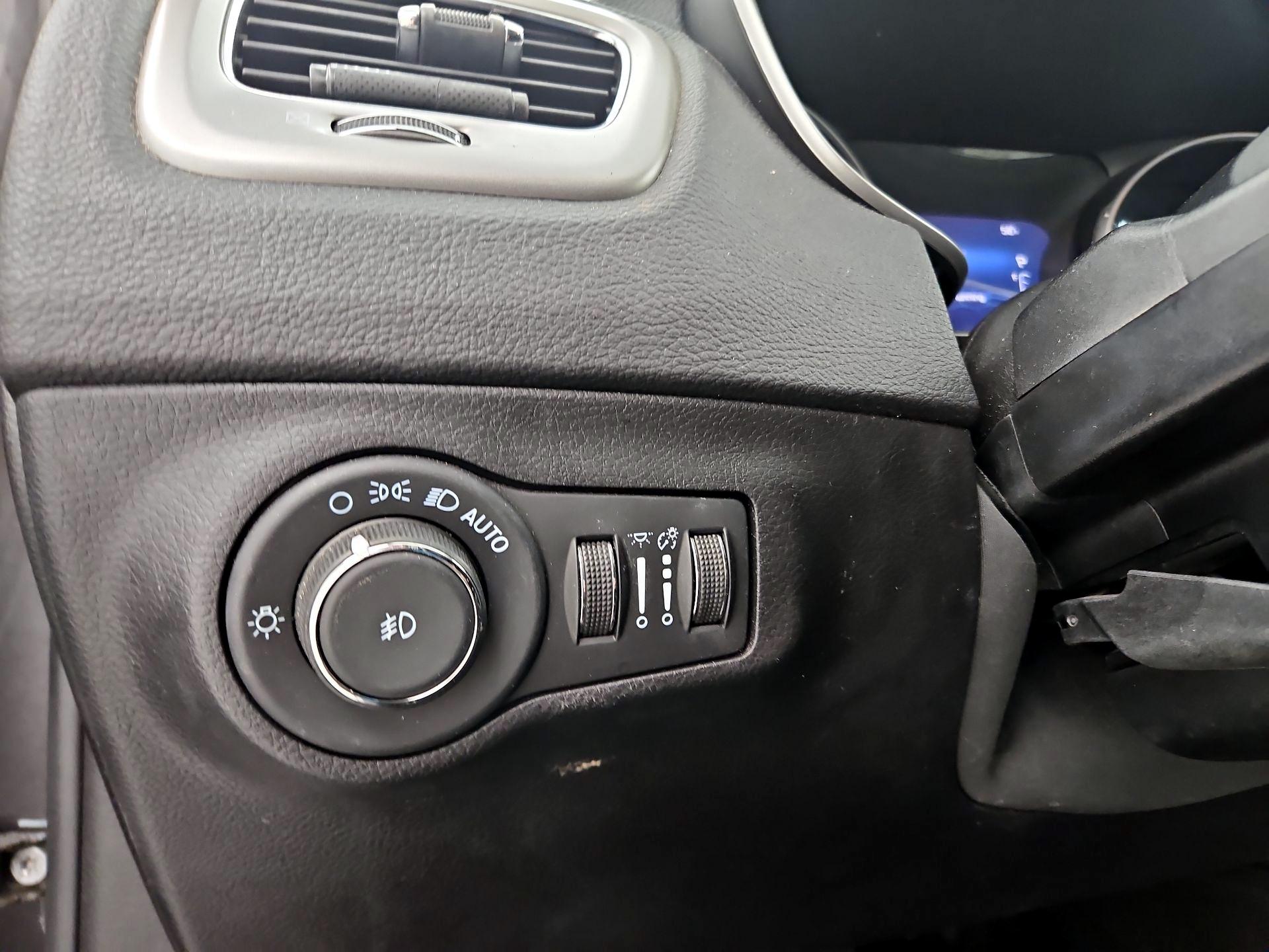 Thumbnail: 2021 Jeep Compass - 13