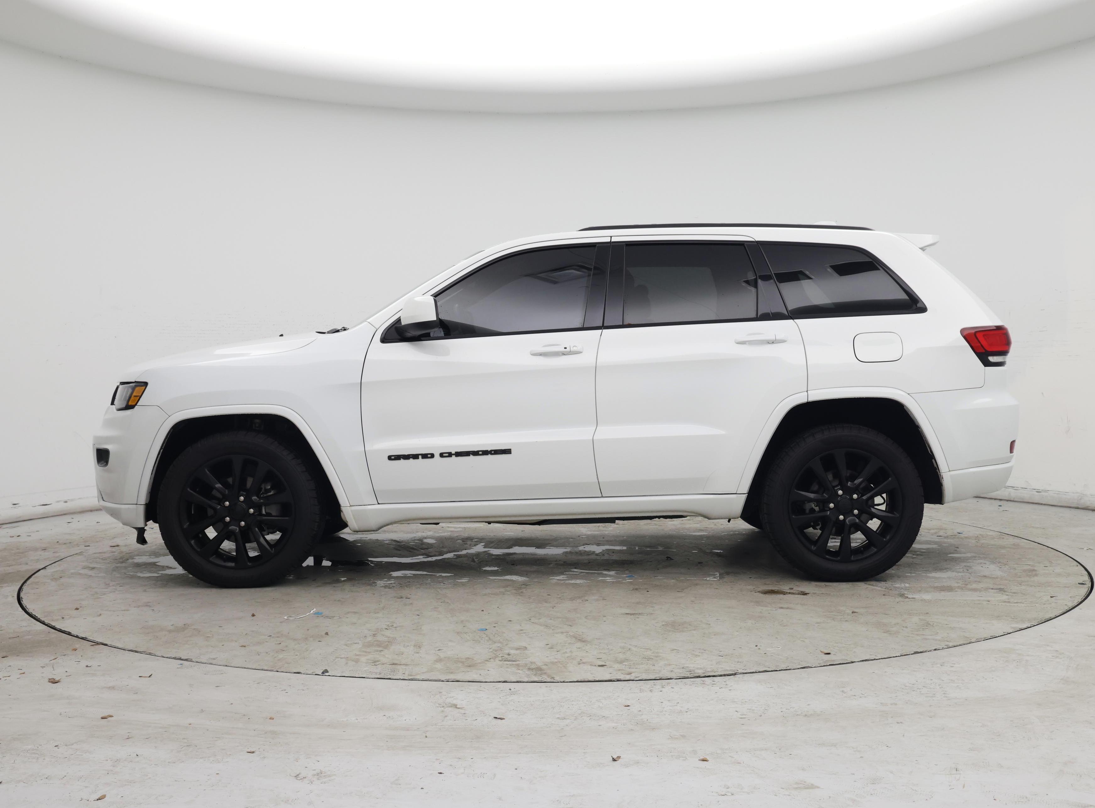Thumbnail: 2020 Jeep Grand Cherokee - 3