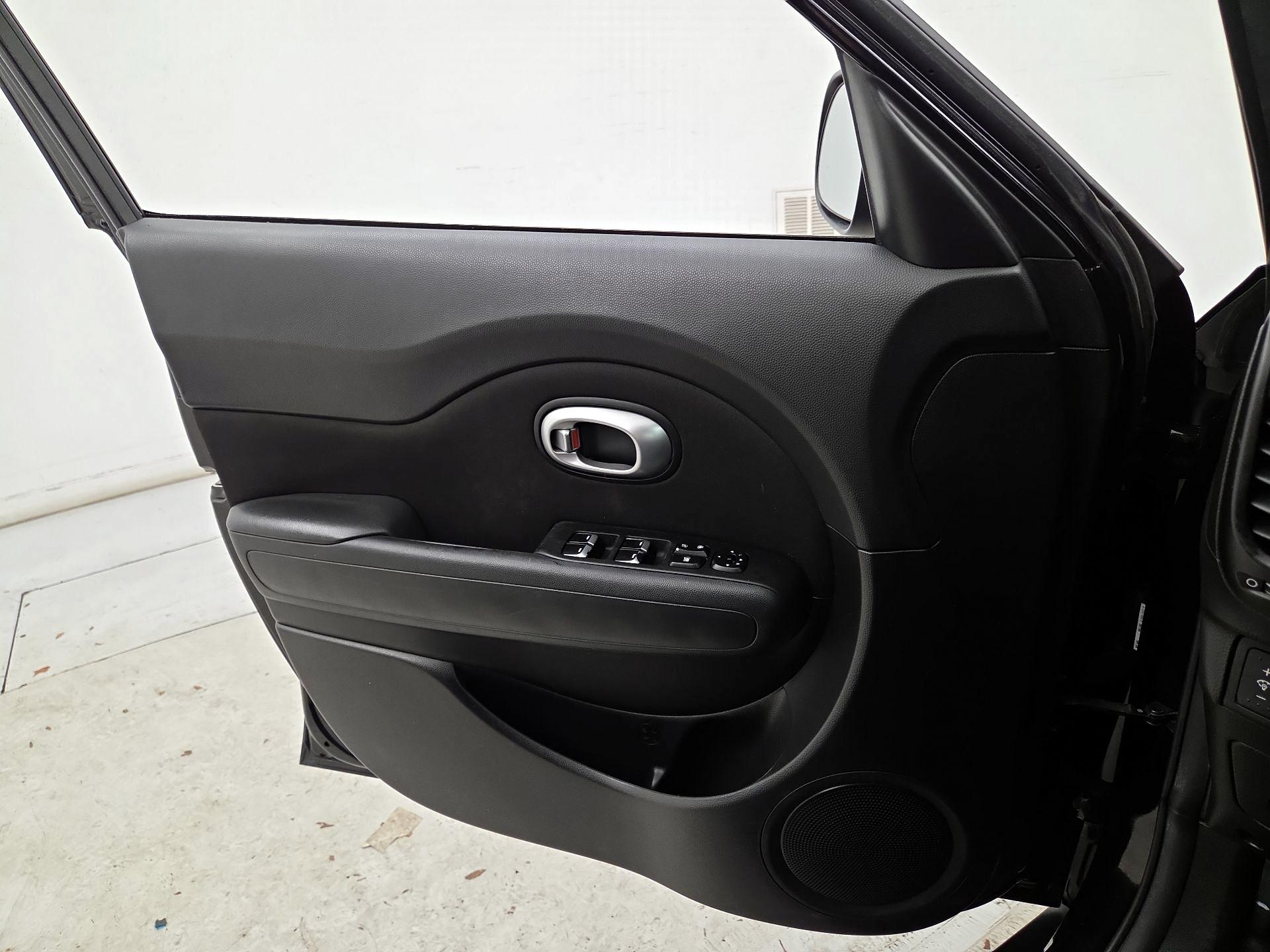 Thumbnail: 2018 Kia Soul - 12