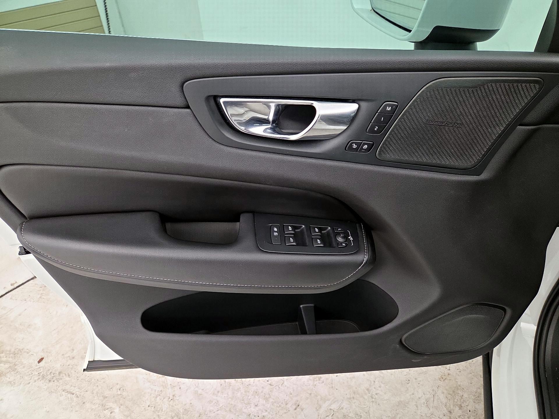 Thumbnail: 2021 Volvo XC60 - 12