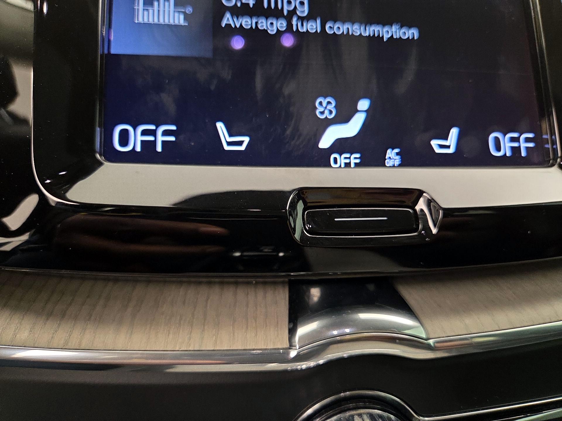 Thumbnail: 2021 Volvo XC60 - 16