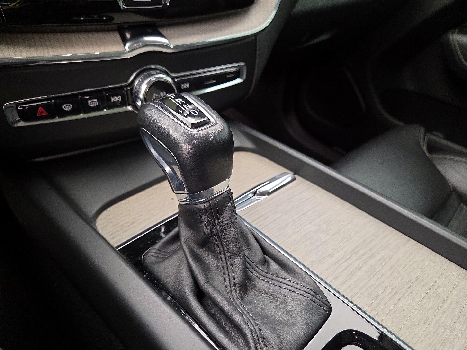 Thumbnail: 2021 Volvo XC60 - 17