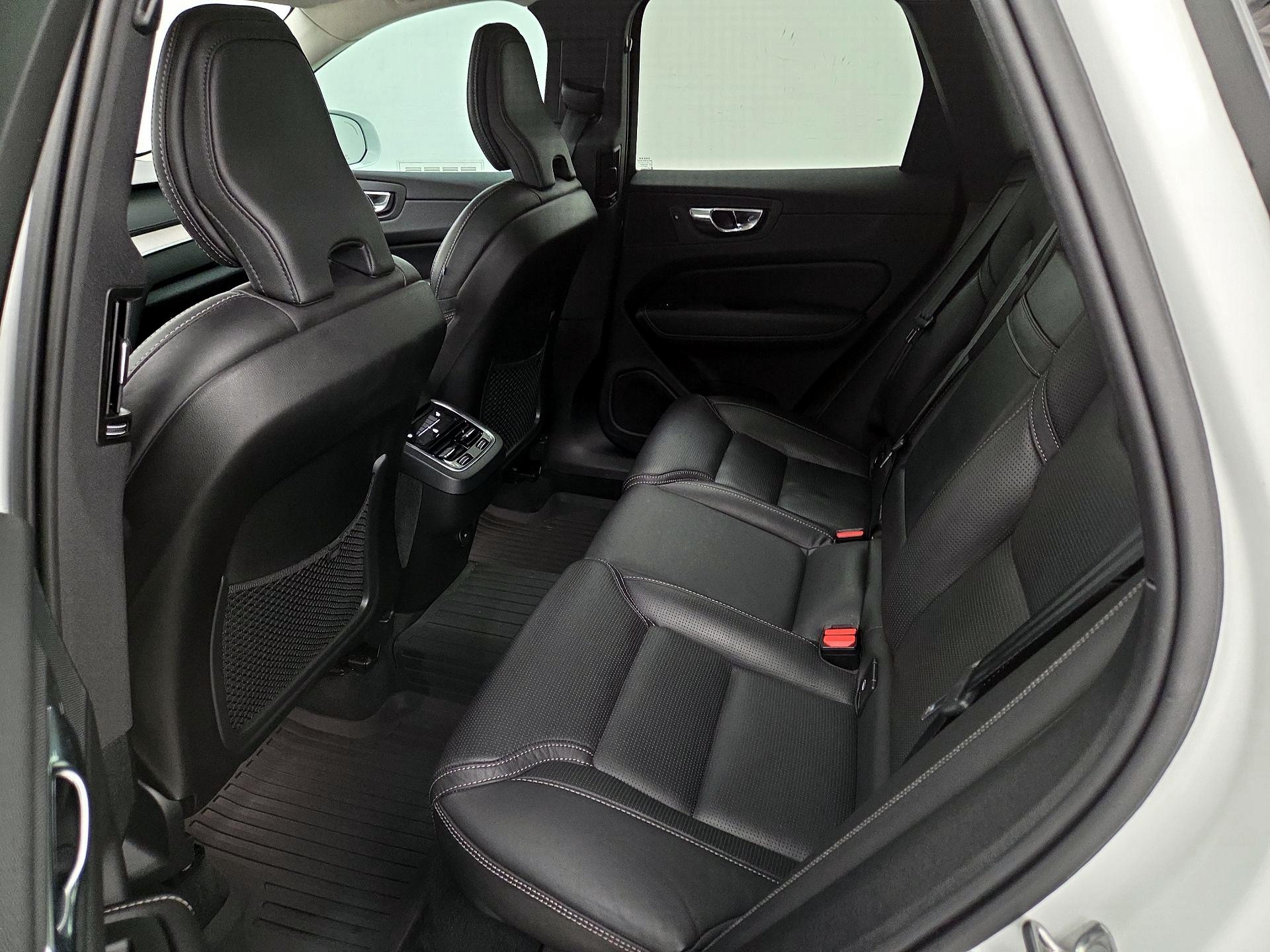 Thumbnail: 2021 Volvo XC60 - 20