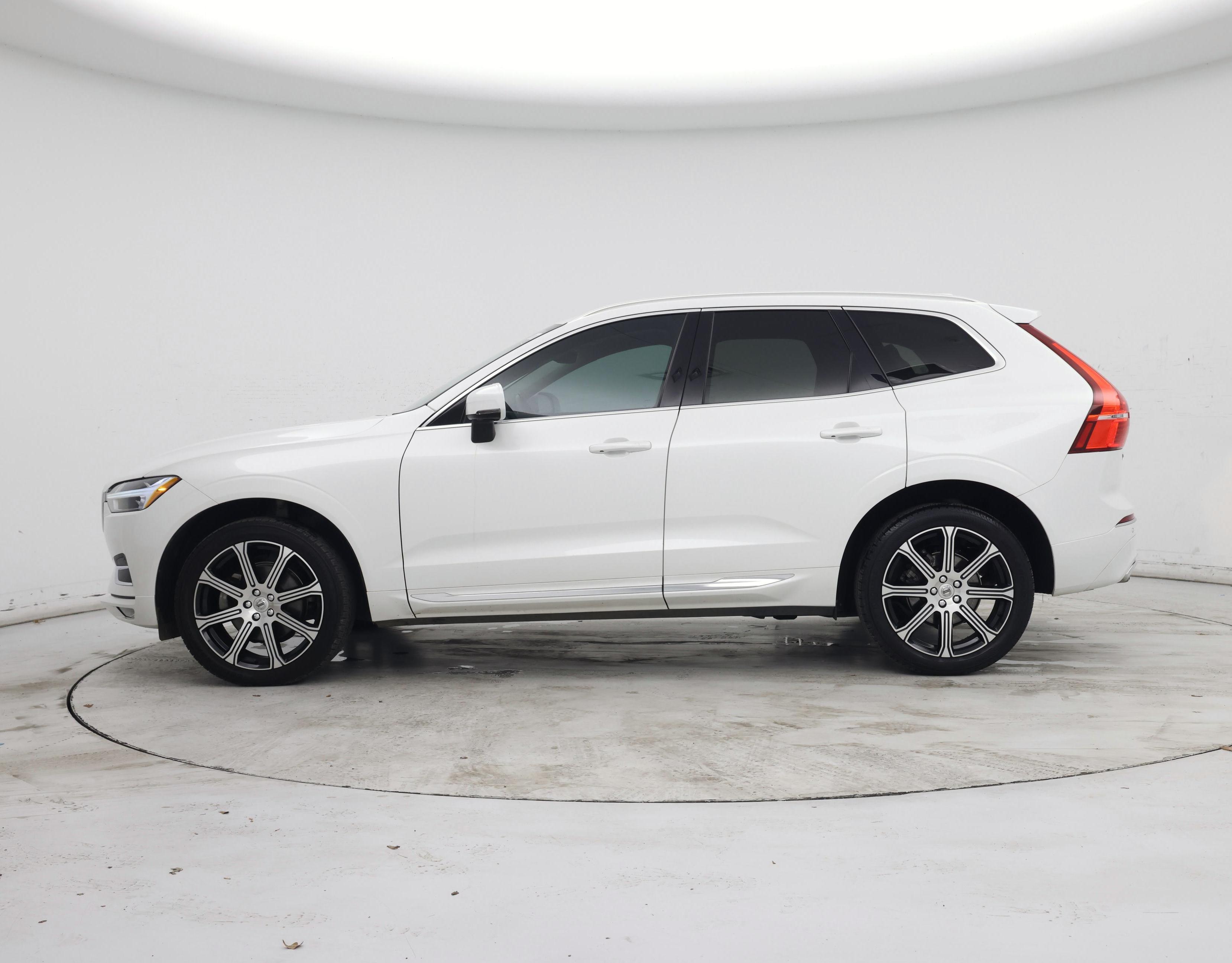 Thumbnail: 2021 Volvo XC60 - 3