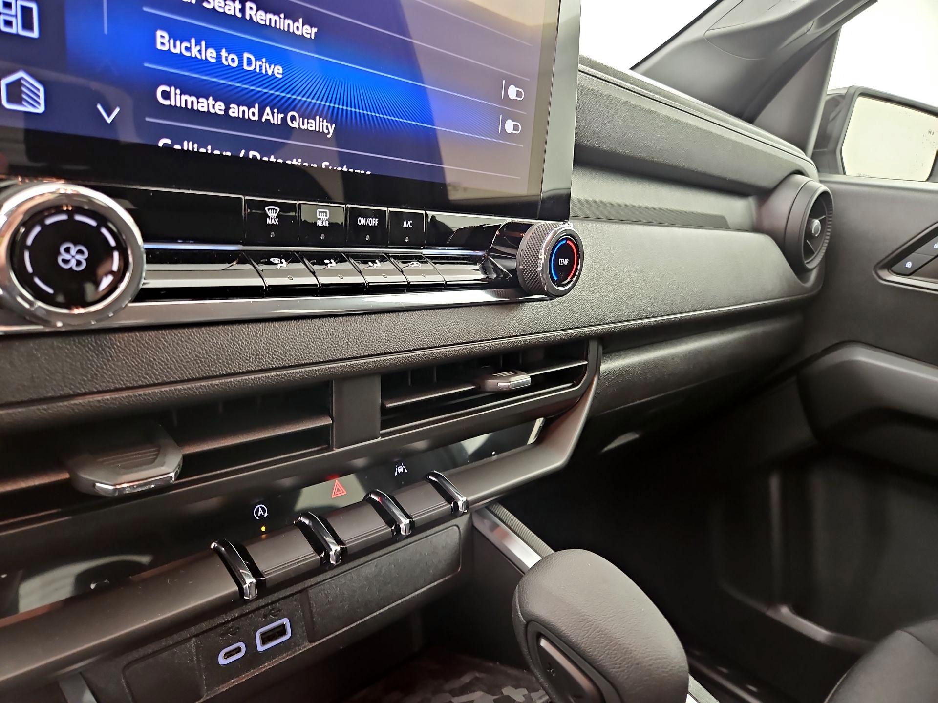 Thumbnail: 2024 Chevrolet Colorado - 15