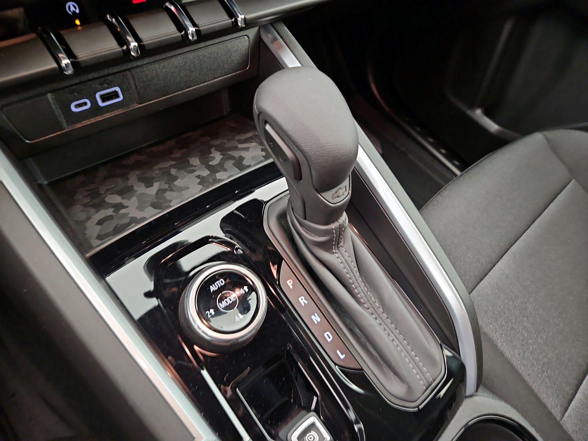 Thumbnail: 2024 Chevrolet Colorado - 16