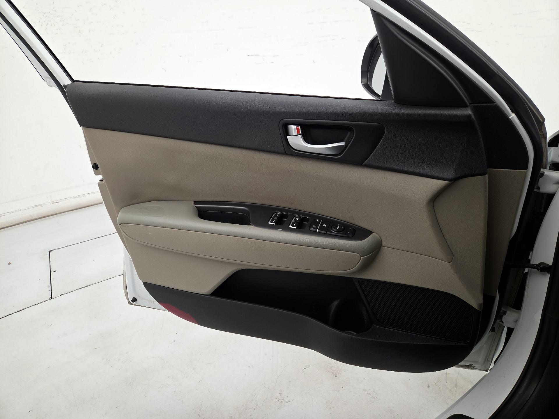 Thumbnail: 2018 Kia Optima - 12