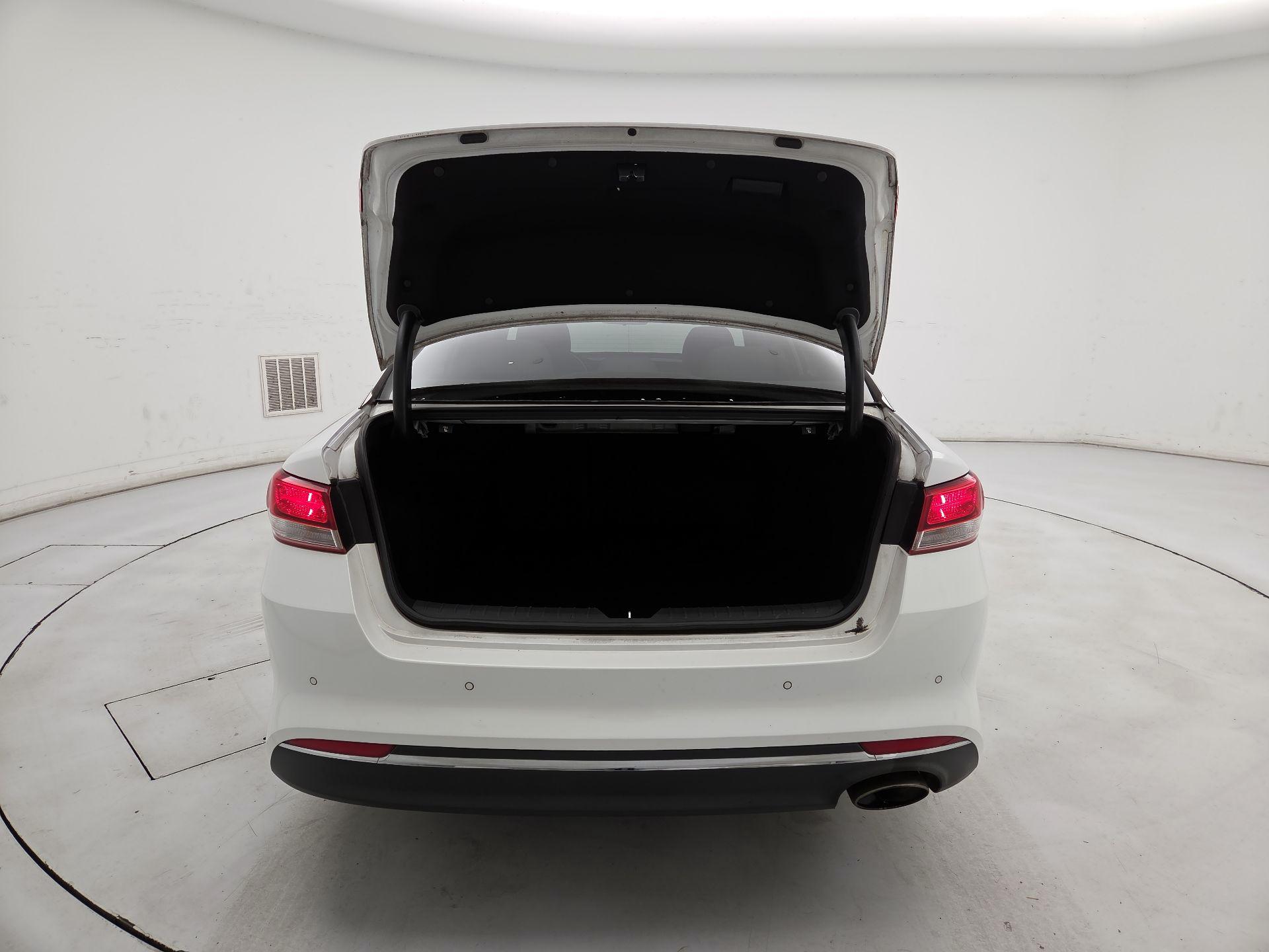 Thumbnail: 2018 Kia Optima - 20