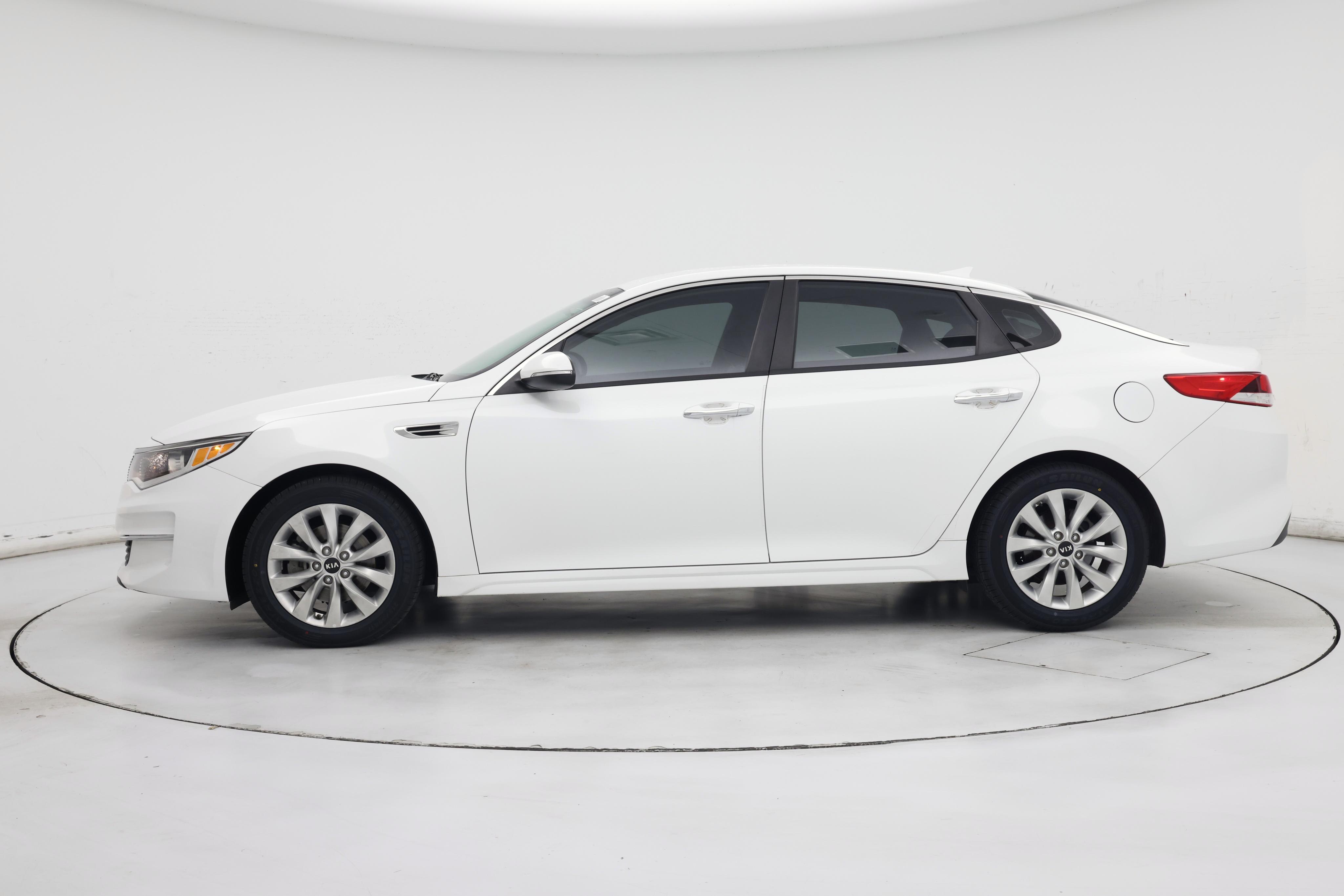 Thumbnail: 2018 Kia Optima - 3