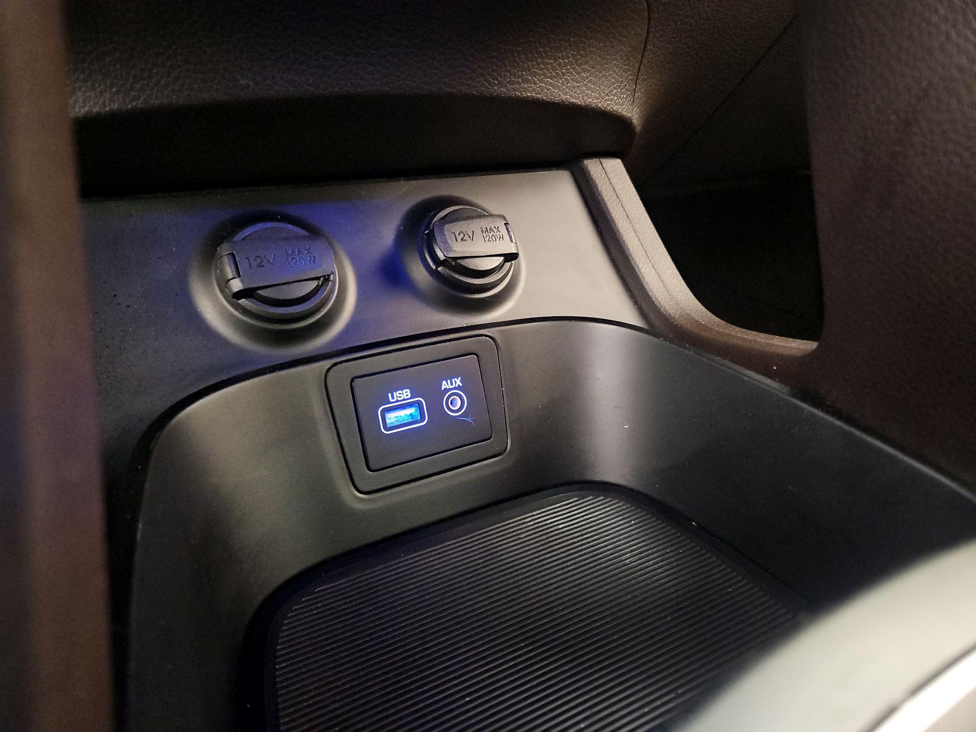 Thumbnail: 2017 Hyundai Santa Fe - 19