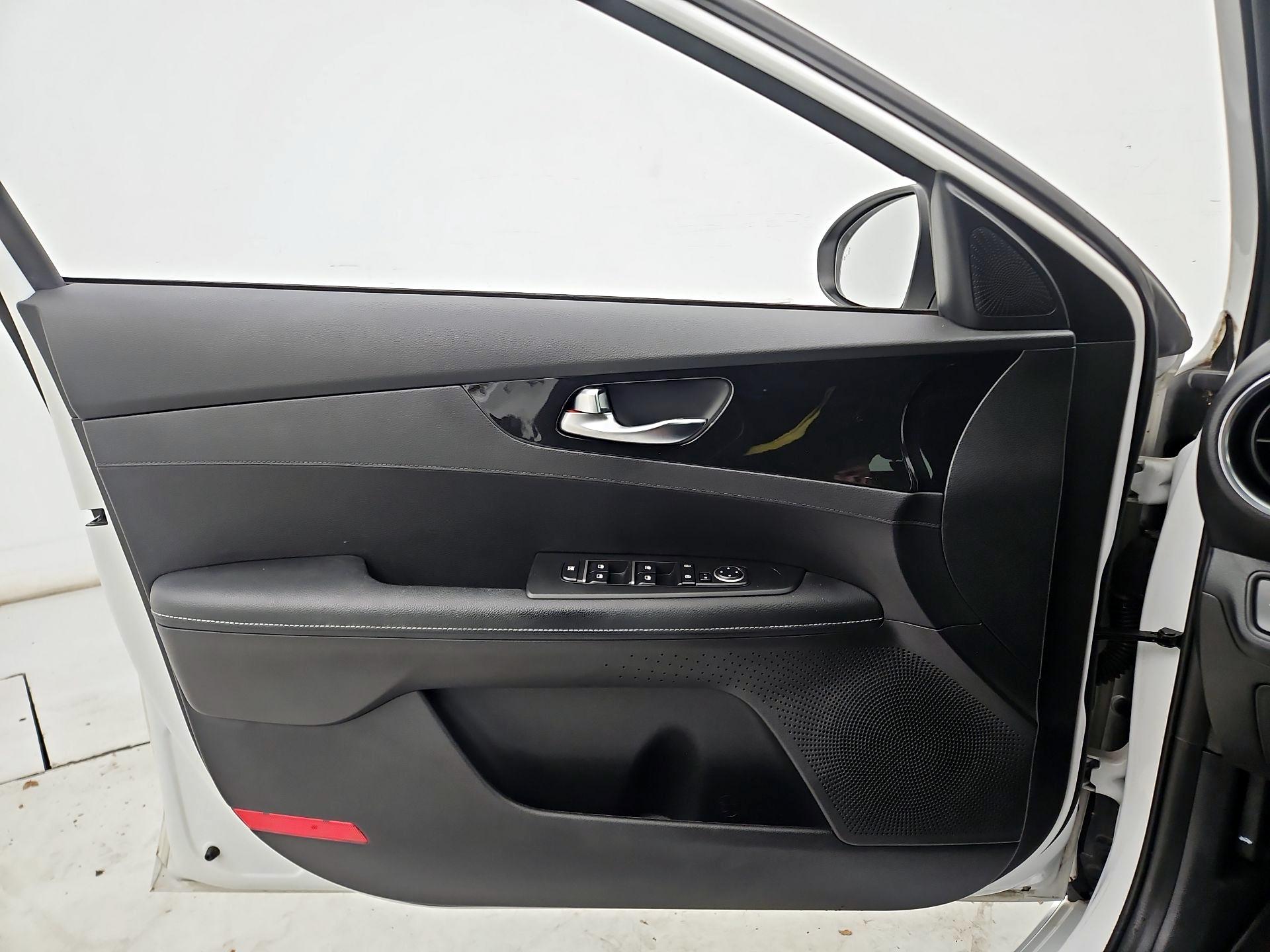 Thumbnail: 2021 Kia Forte - 12