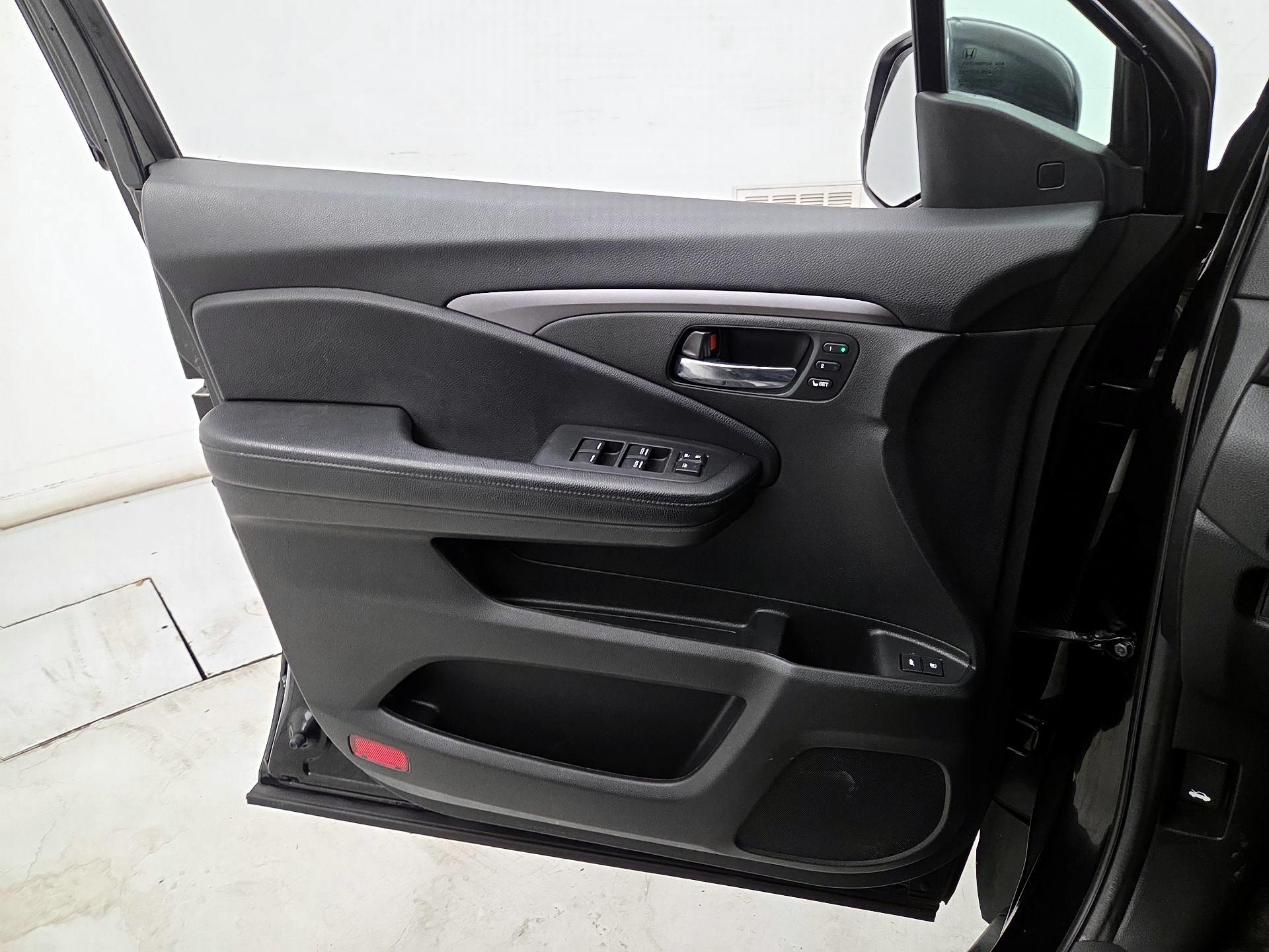 Thumbnail: 2020 Honda Pilot - 12